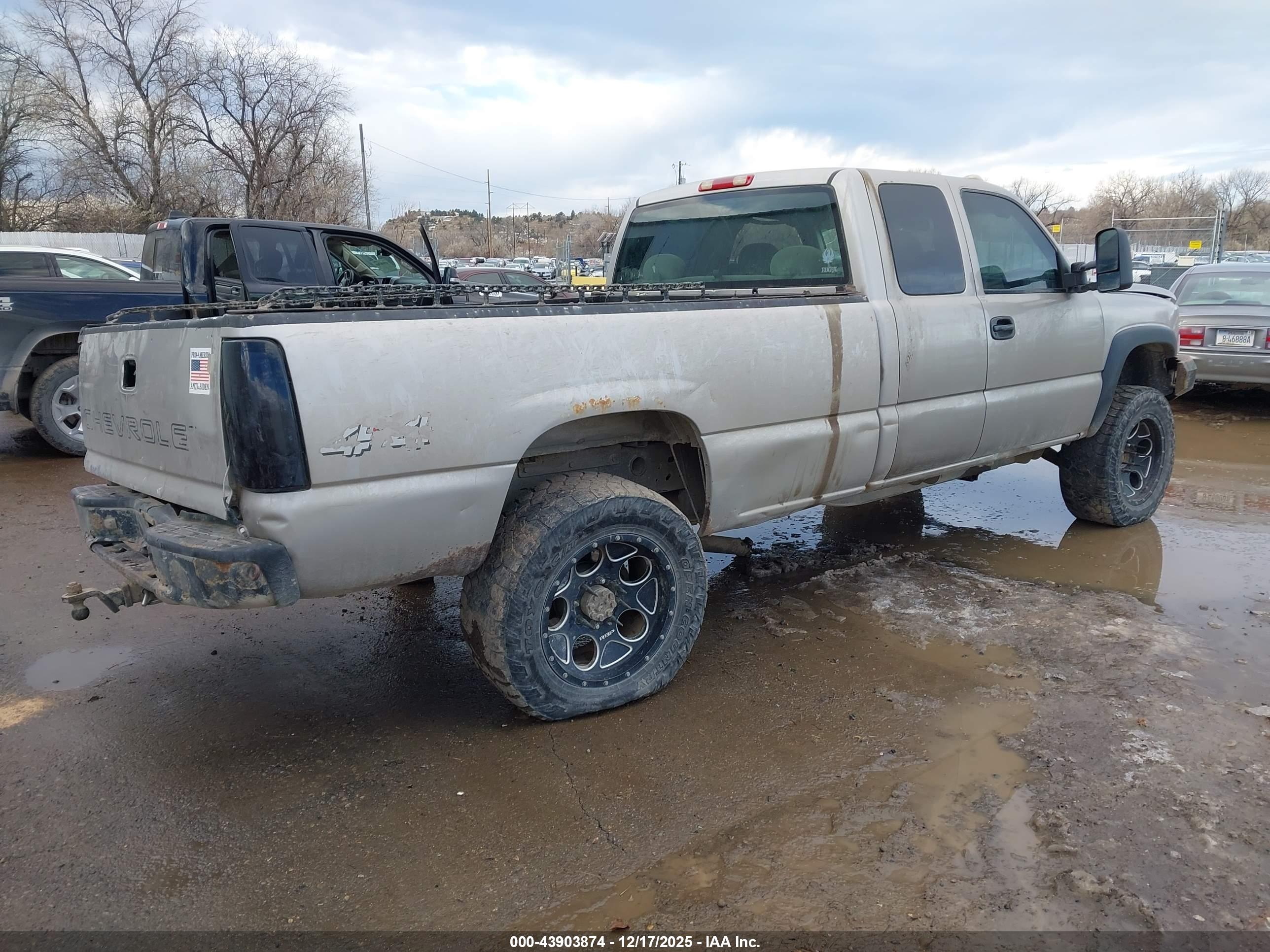 CHEVROLET SILVERADO image 4