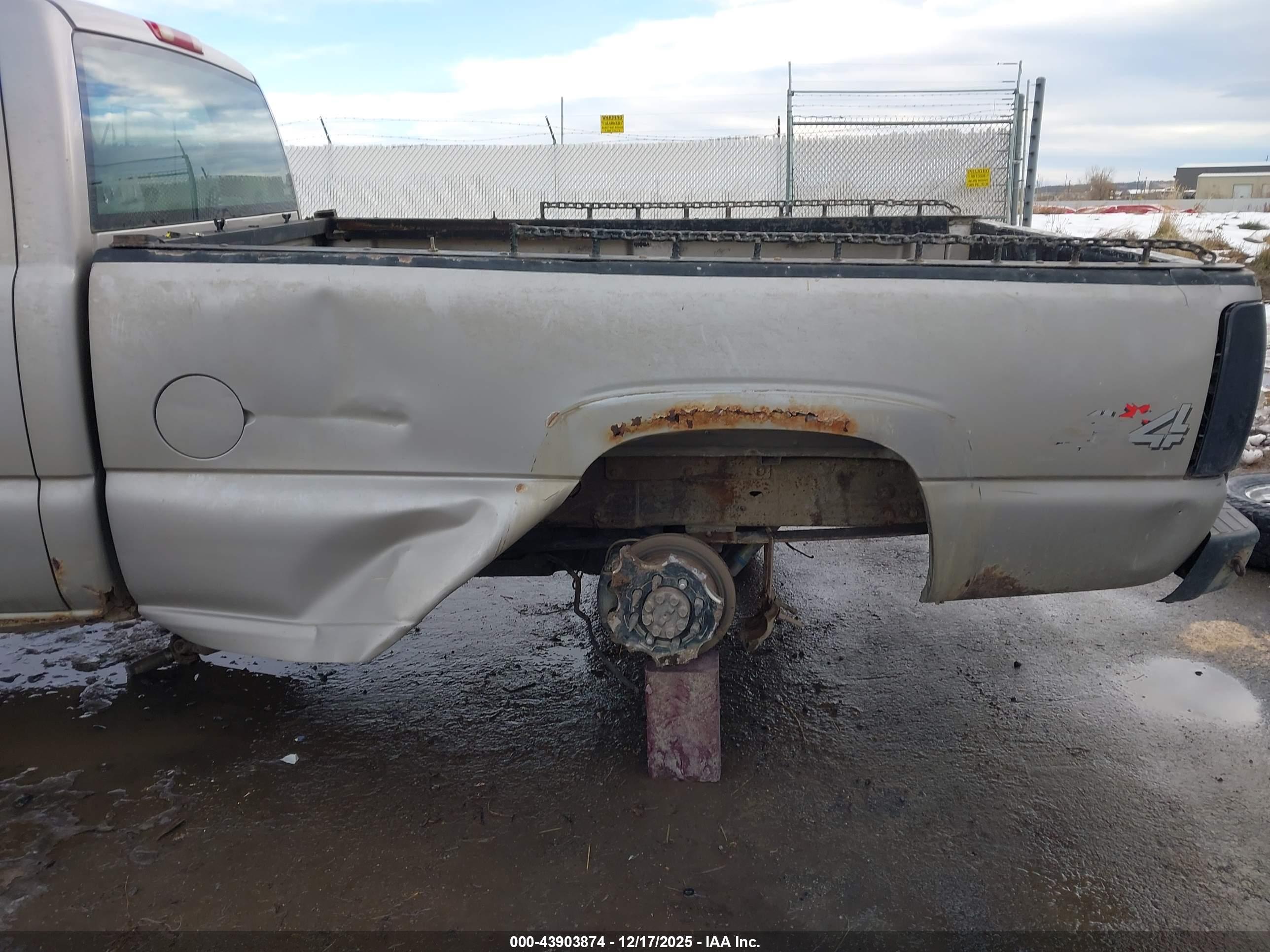 CHEVROLET SILVERADO image 6