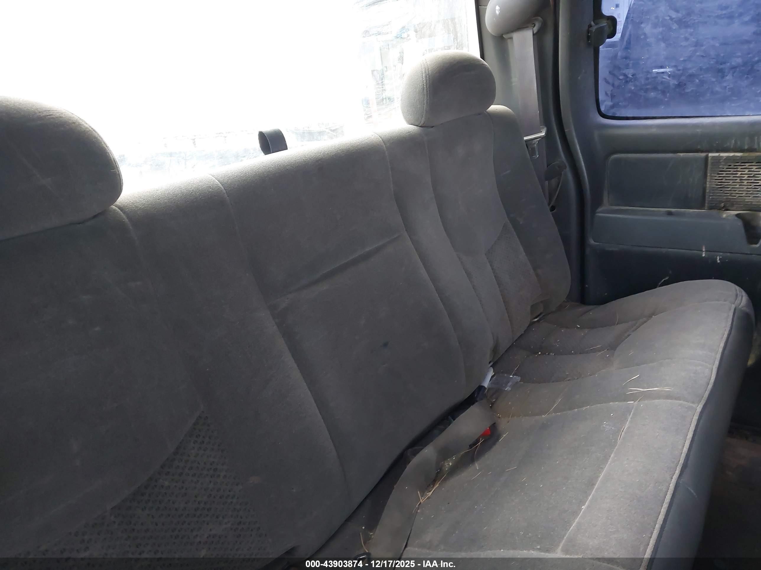 CHEVROLET SILVERADO image 8