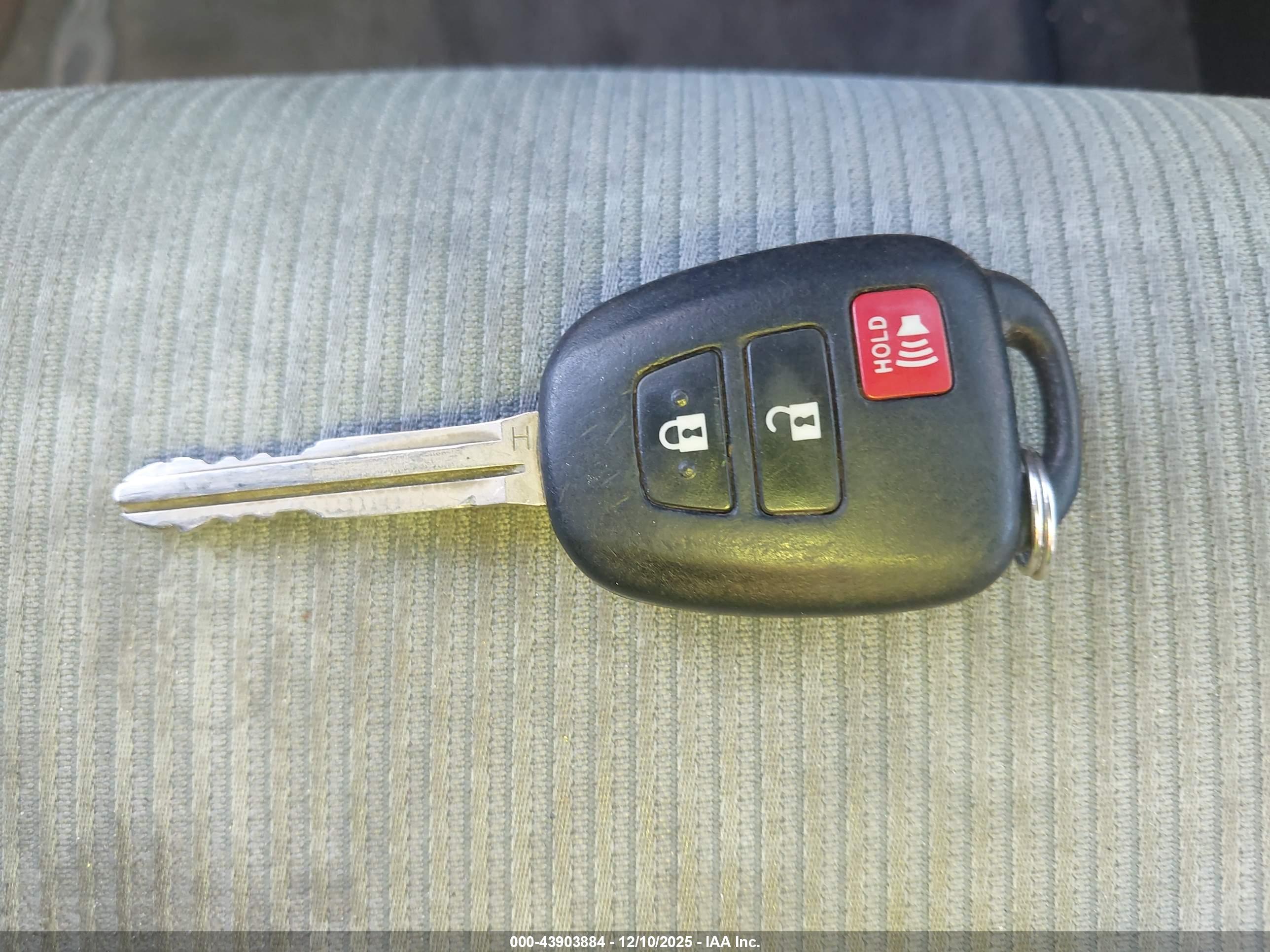 TOYOTA PRIUS image 11