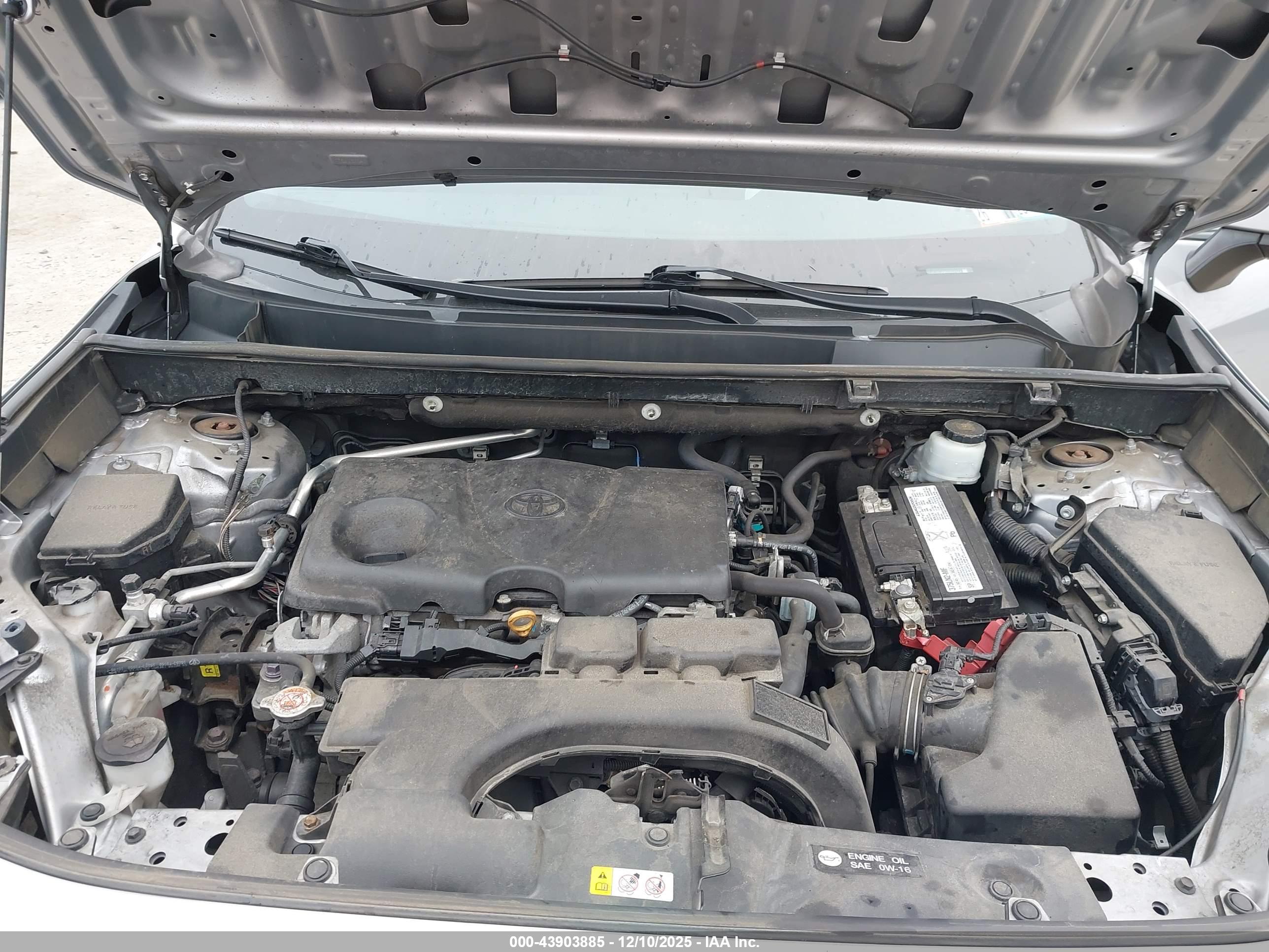 TOYOTA RAV4 image 10