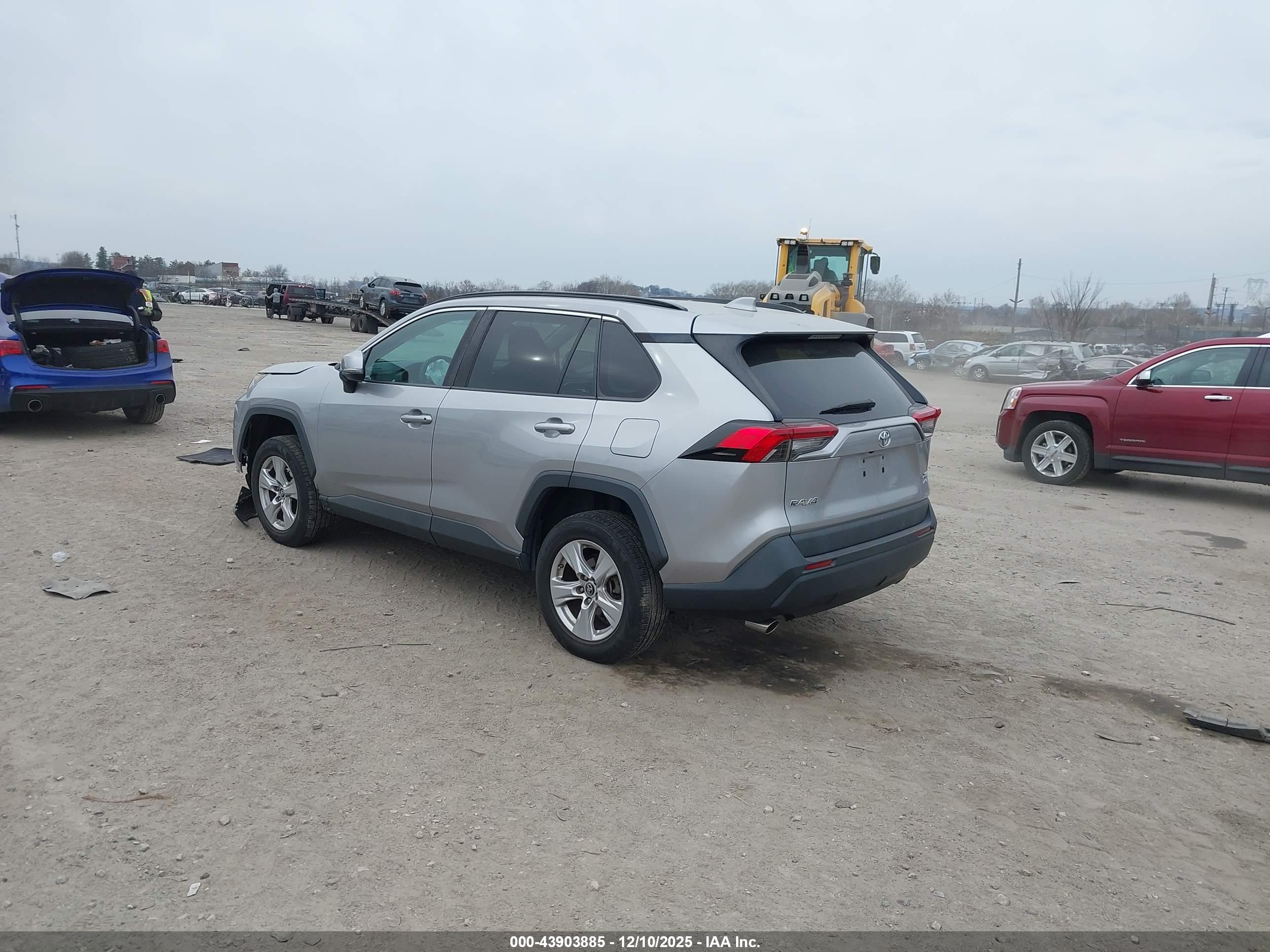 TOYOTA RAV4 image 3