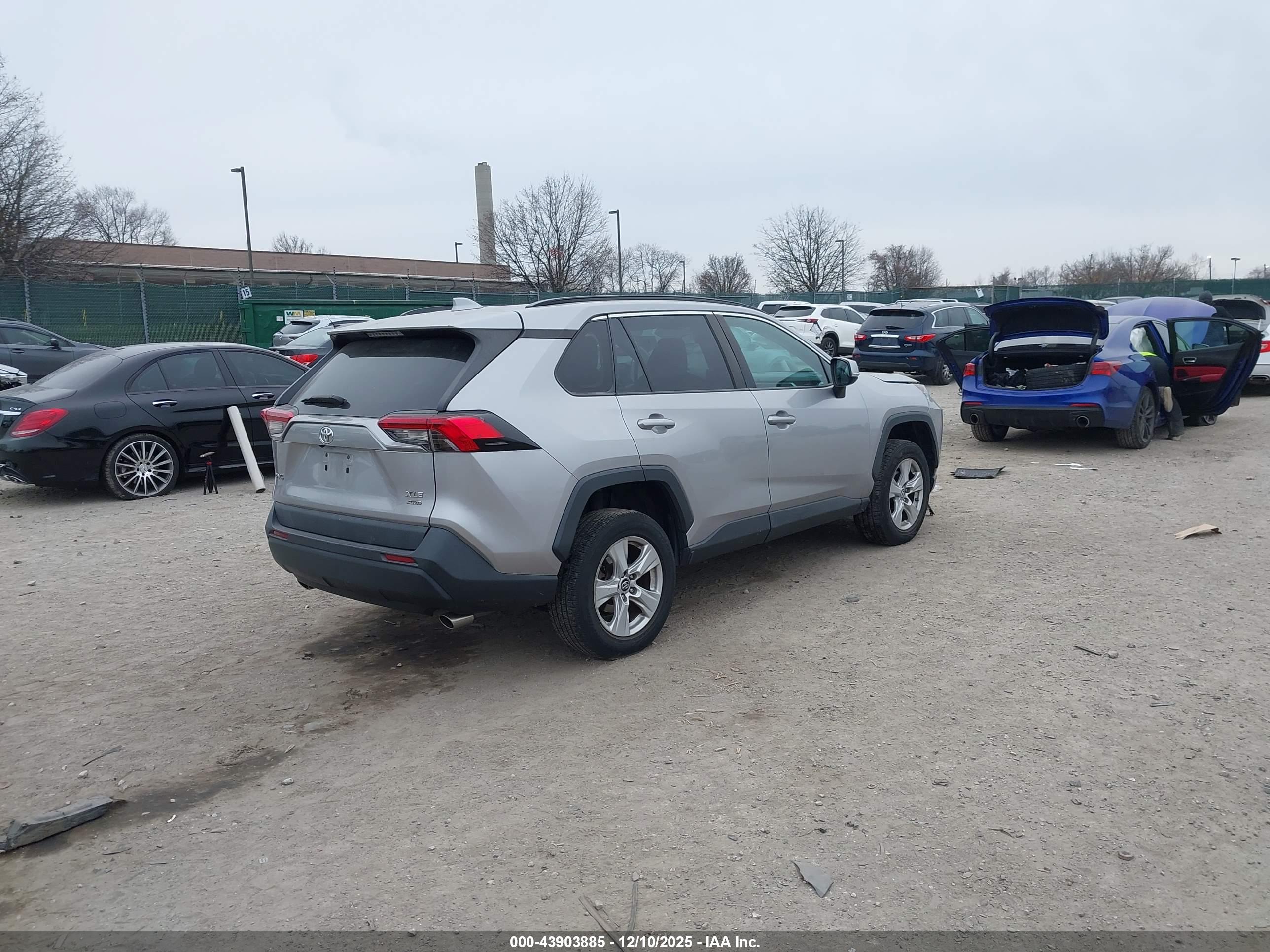 TOYOTA RAV4 image 4