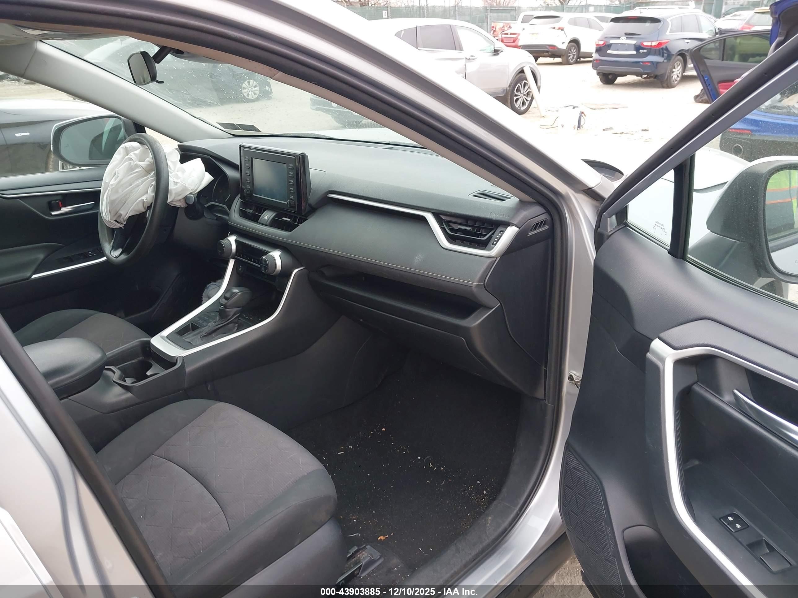 TOYOTA RAV4 image 5