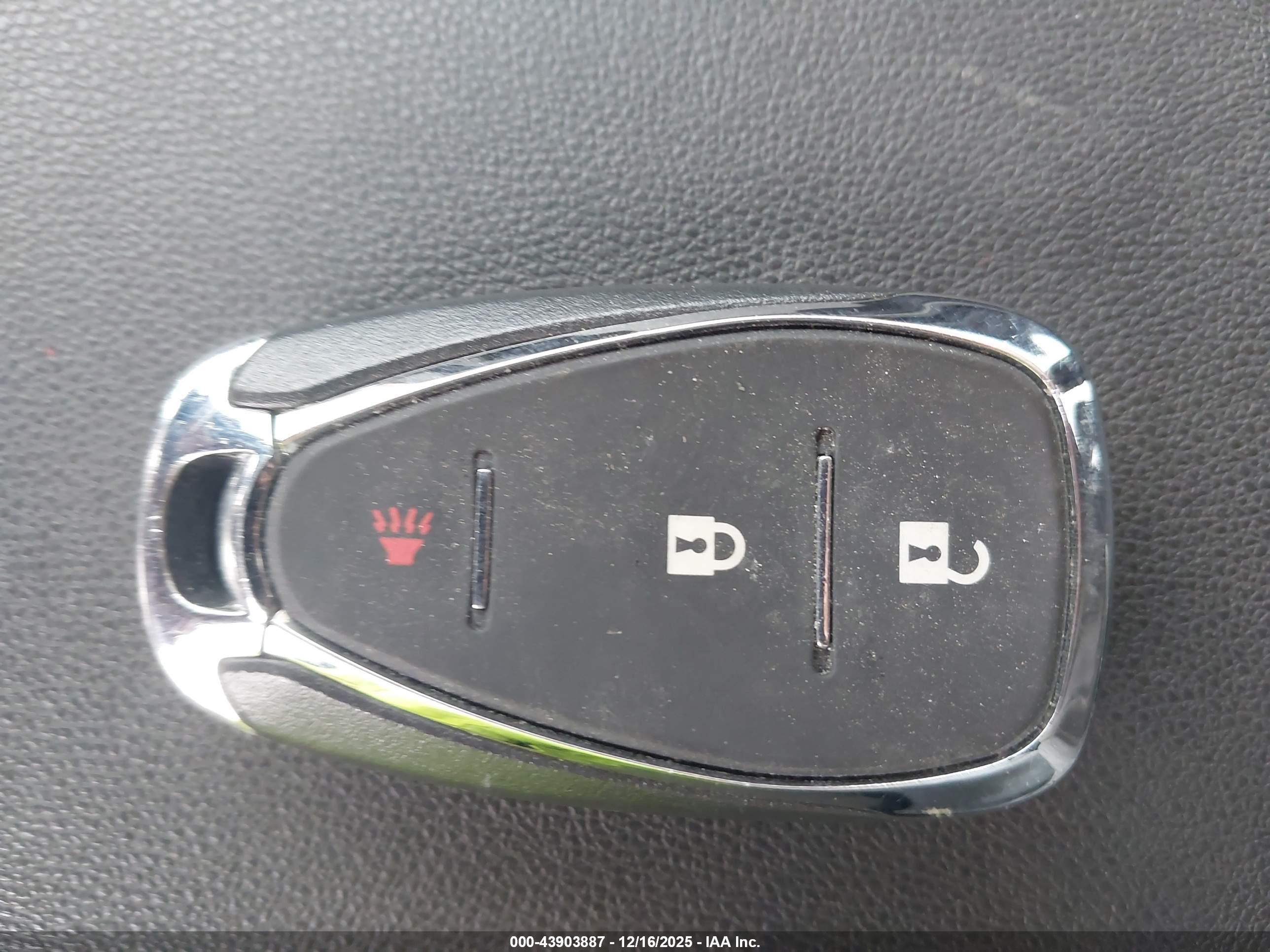 CHEVROLET EQUINOX image 11