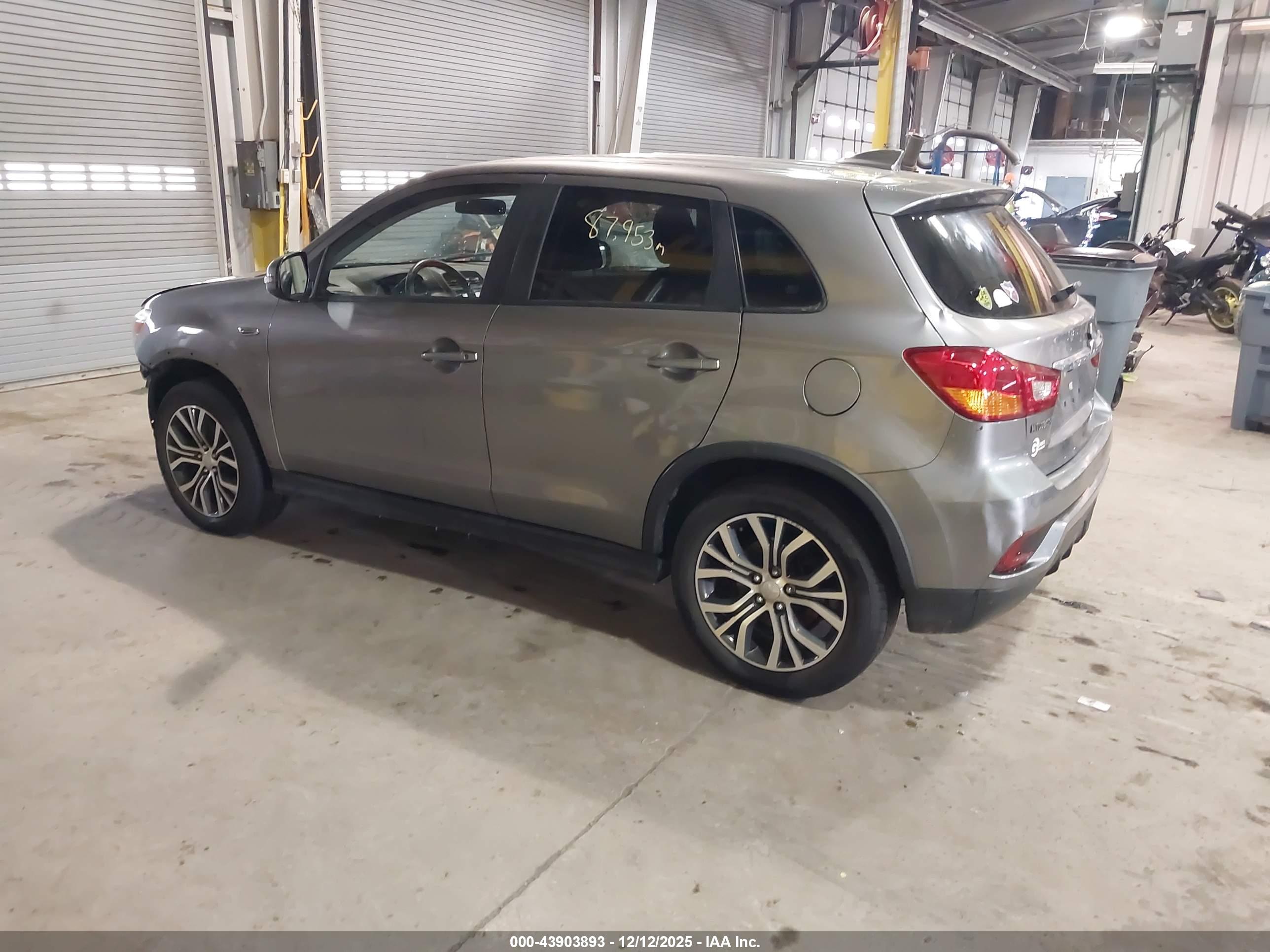 MITSUBISHI OUTLANDER image 3