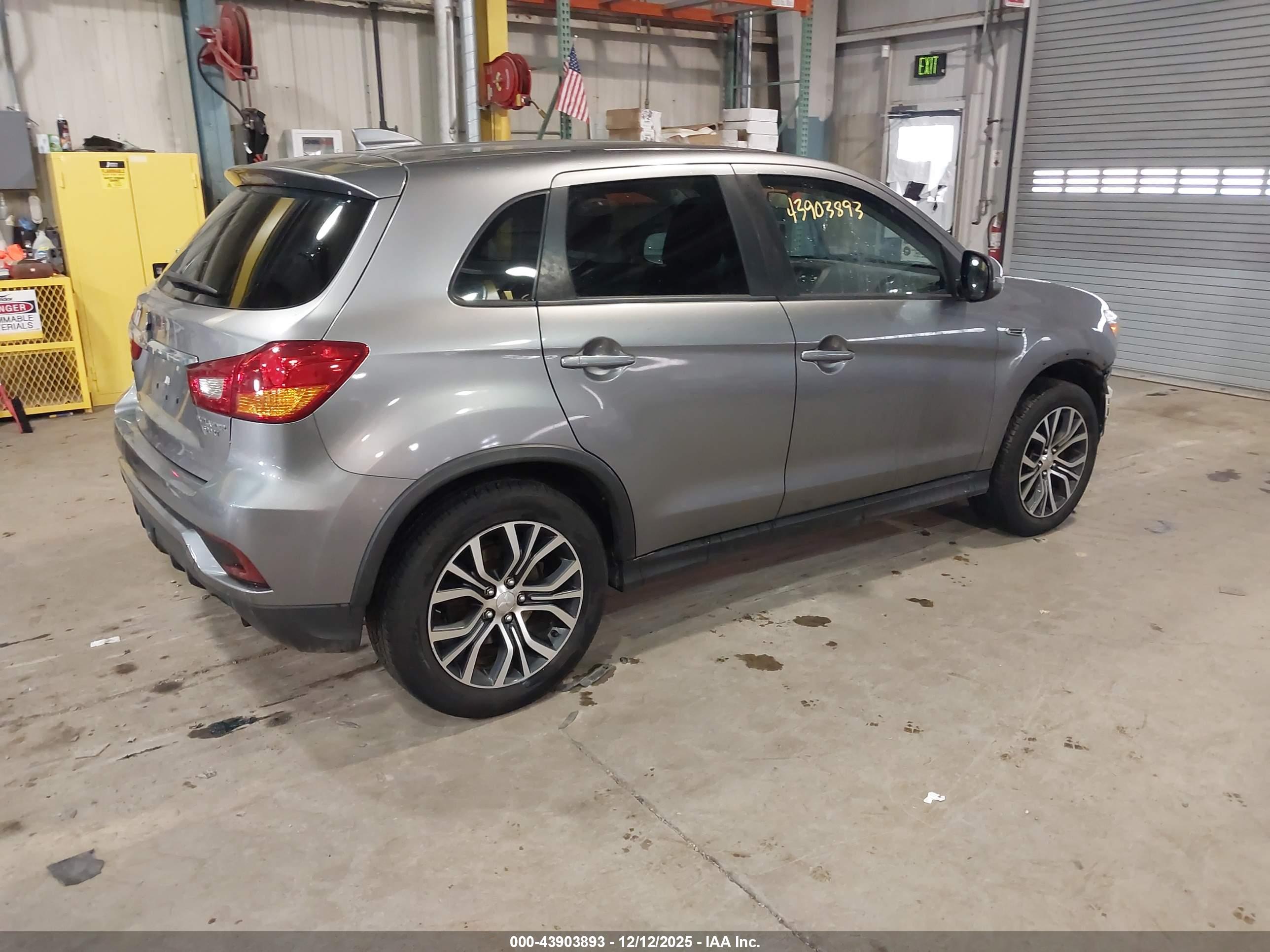 MITSUBISHI OUTLANDER image 4