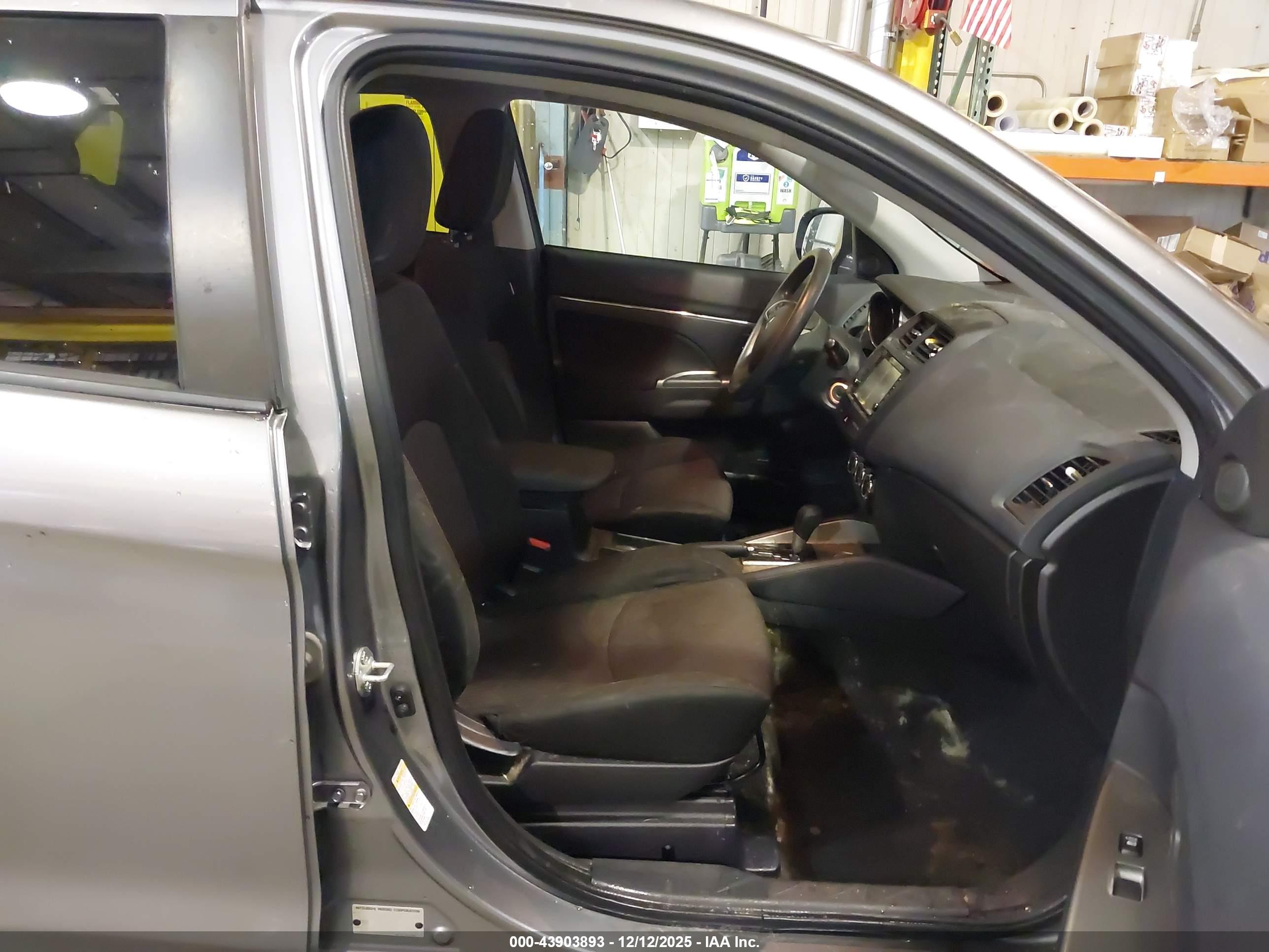 MITSUBISHI OUTLANDER image 5