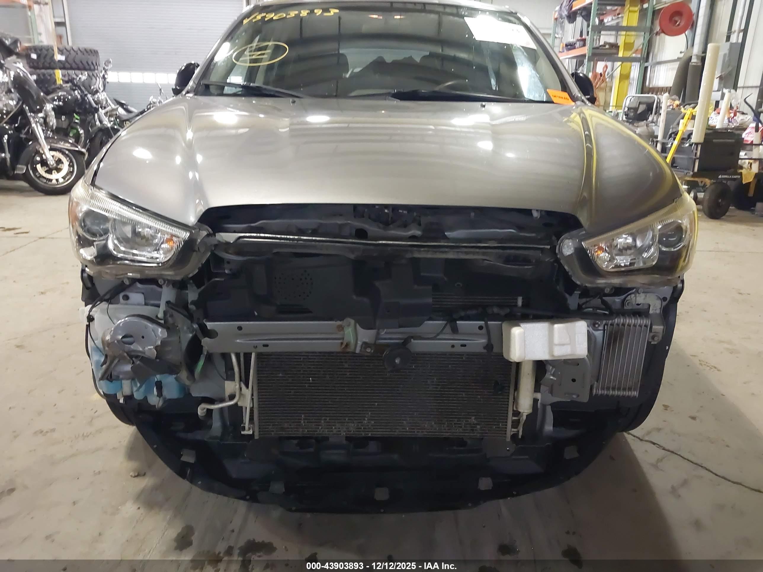 MITSUBISHI OUTLANDER image 6