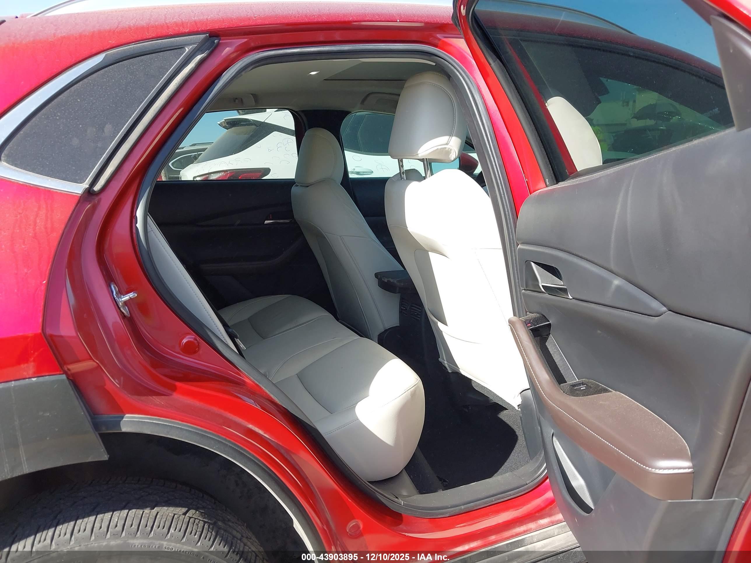 MAZDA CX-30 image 8