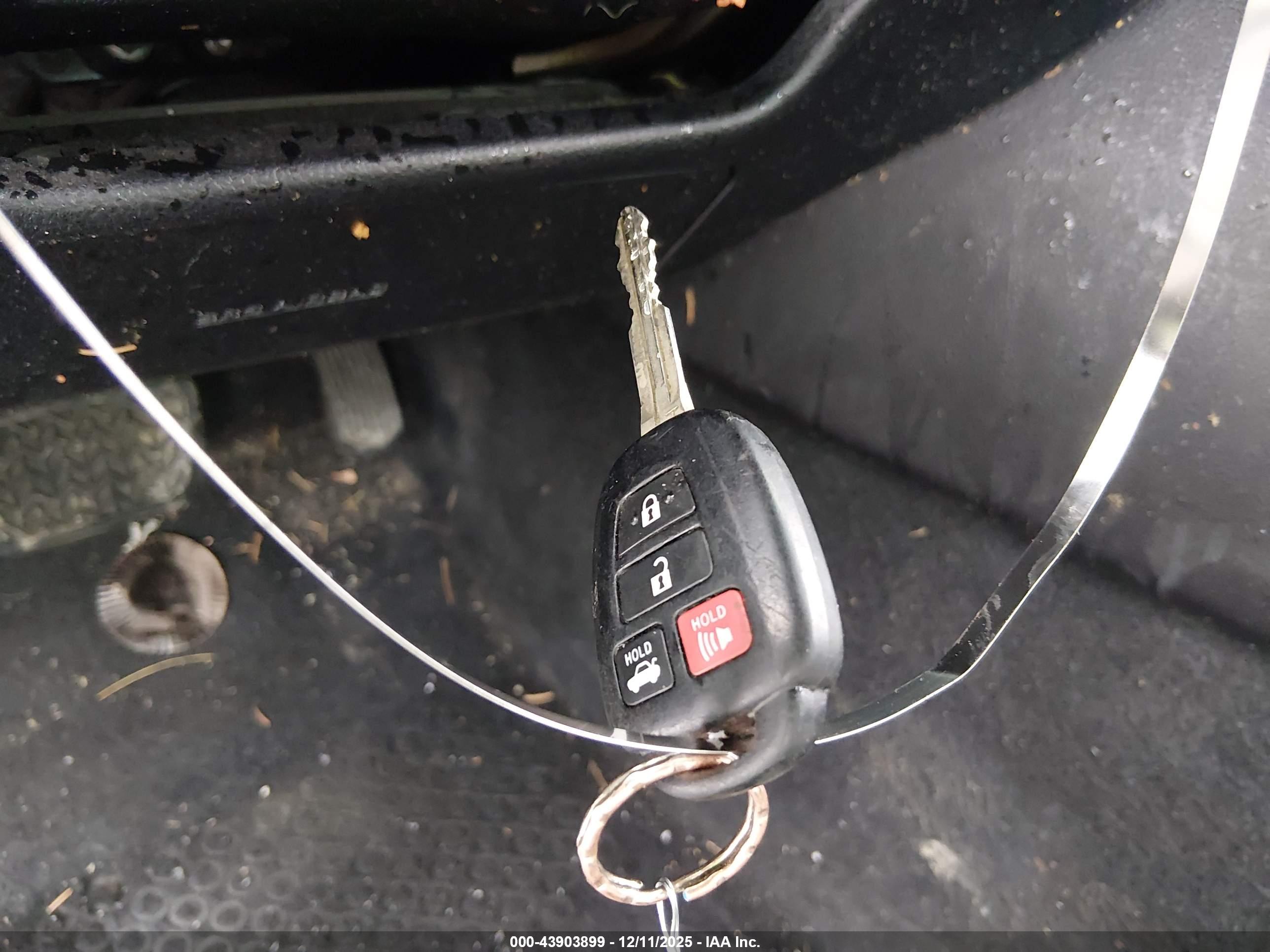 TOYOTA CAMRY image 11