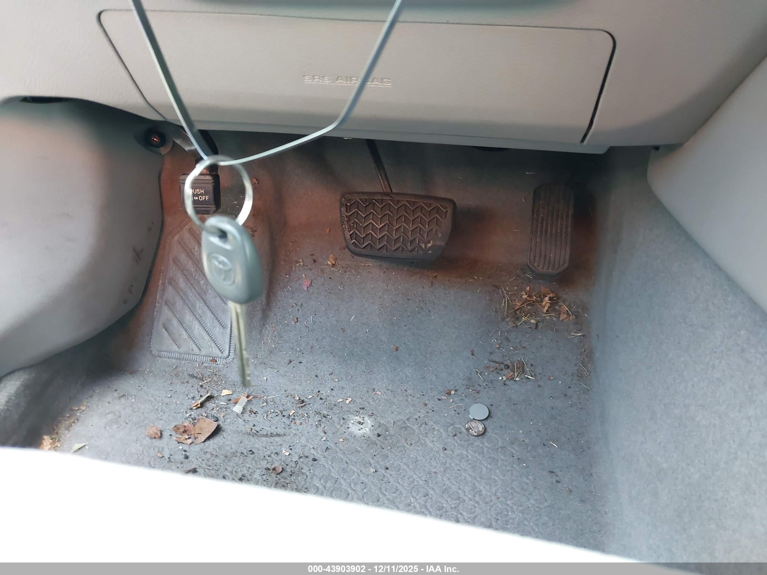 TOYOTA CAMRY image 11