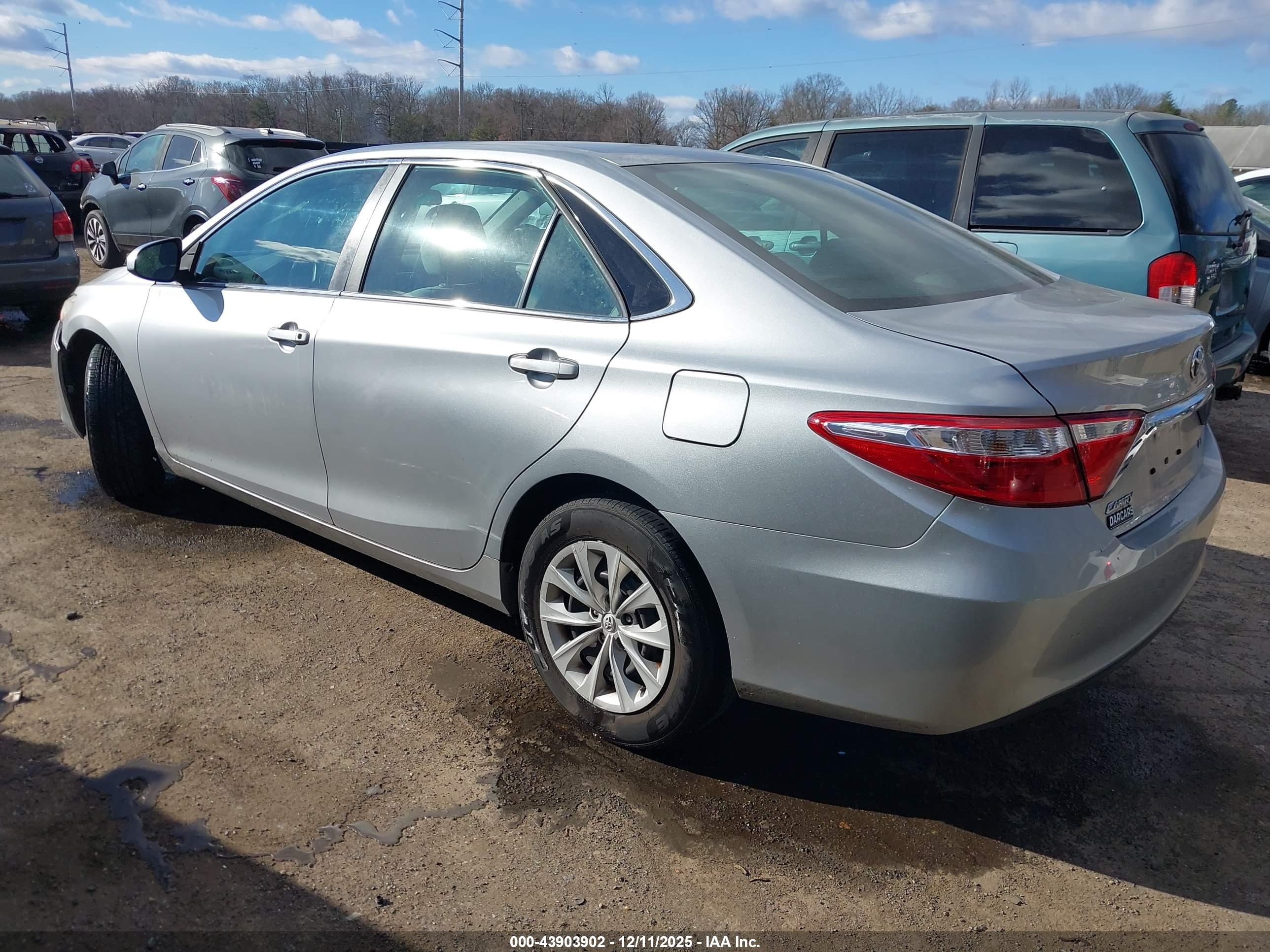 TOYOTA CAMRY image 3