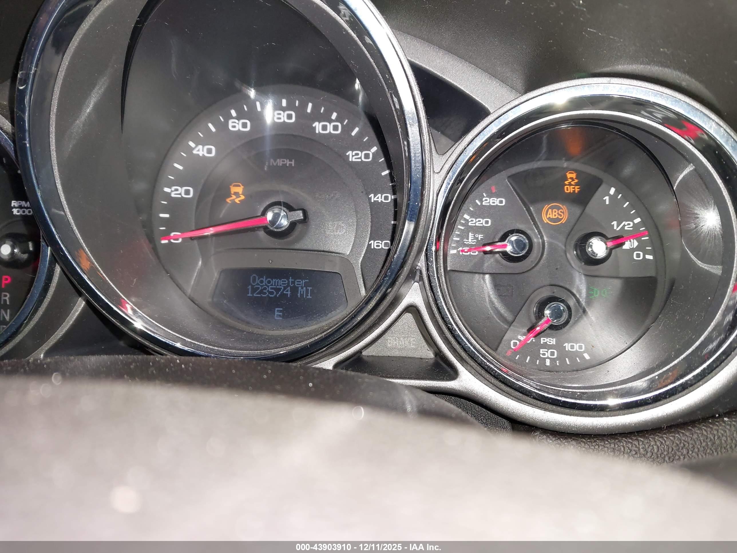 CADILLAC CTS image 7