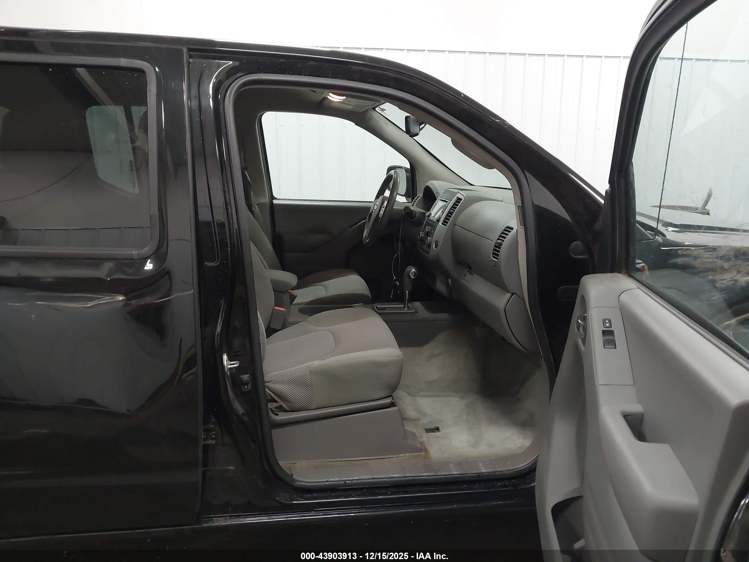 NISSAN FRONTIER image 5