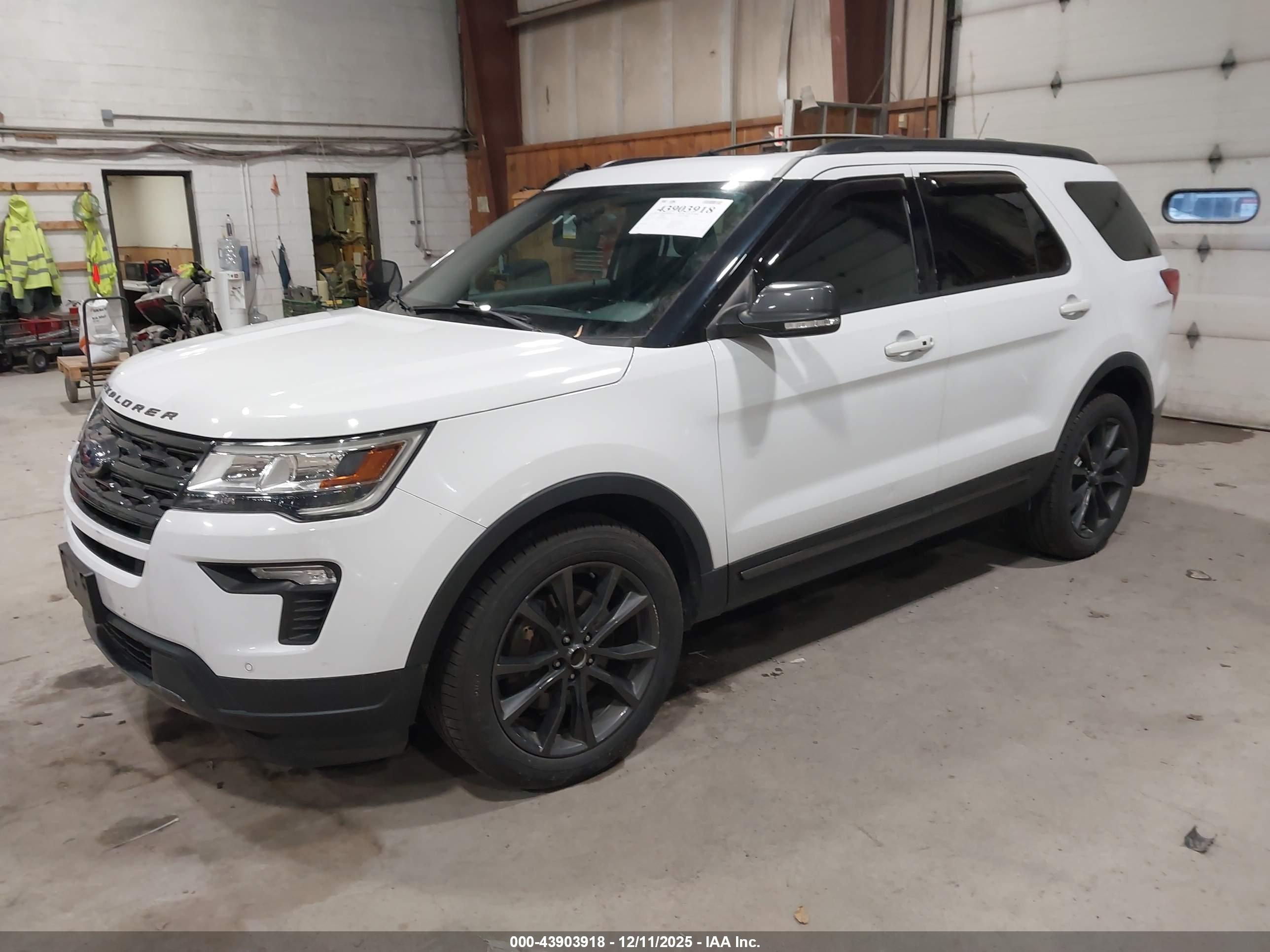 FORD EXPLORER image 2