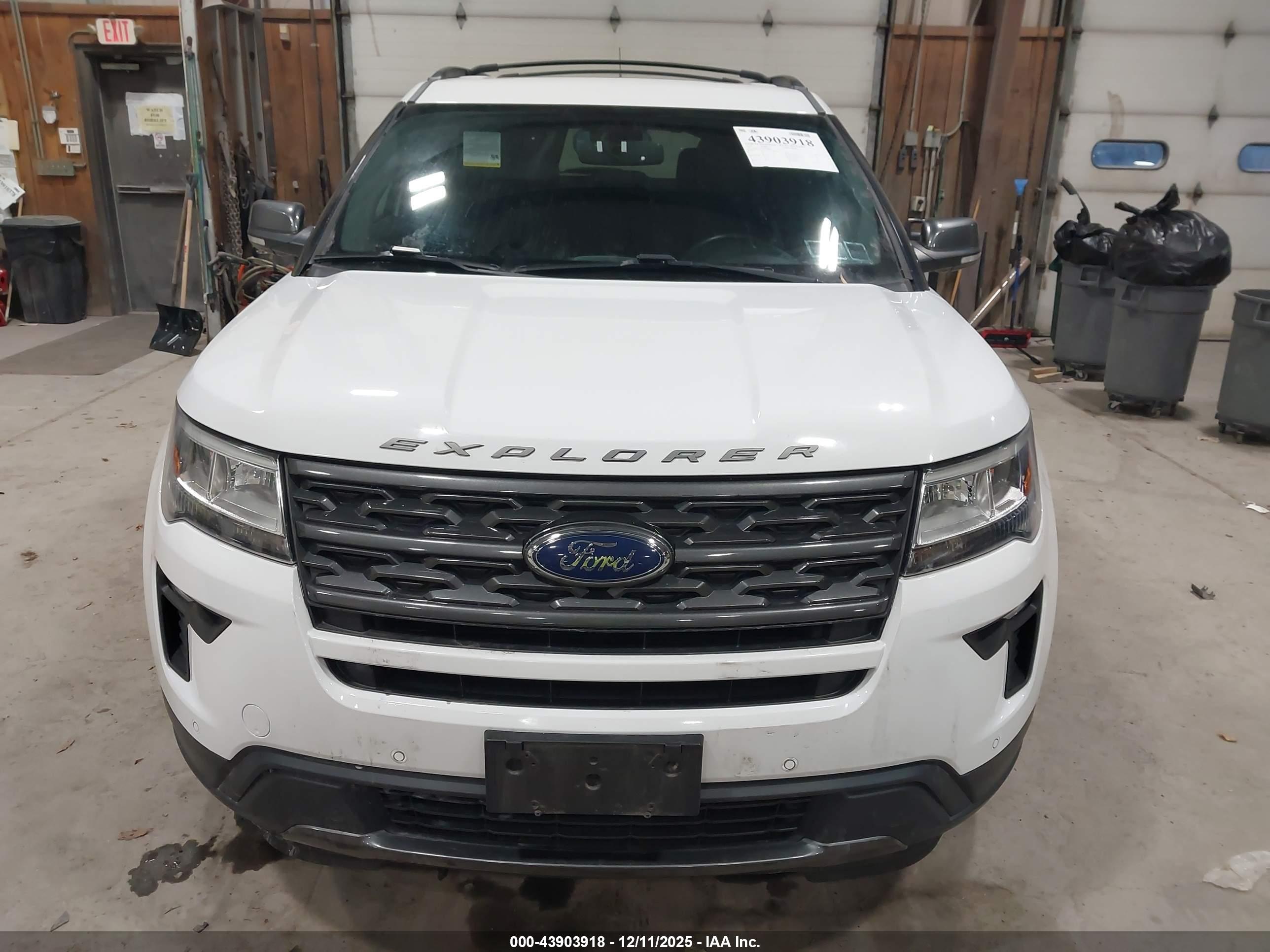 FORD EXPLORER image 6