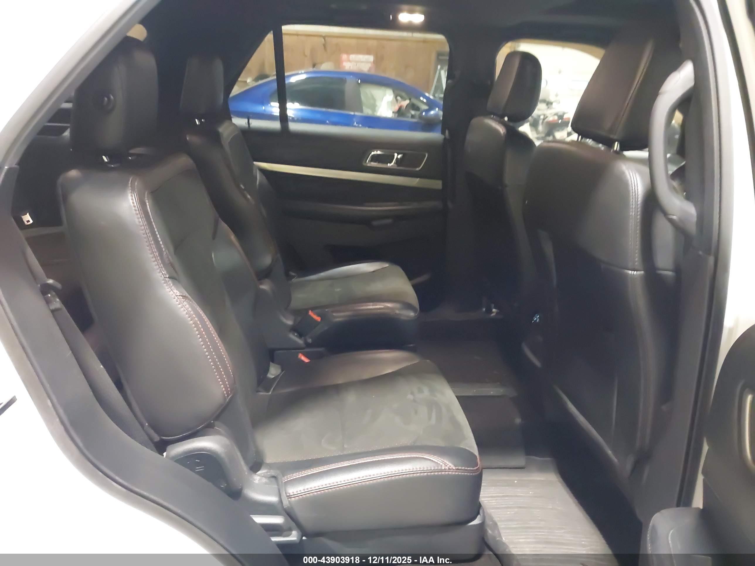 FORD EXPLORER image 8