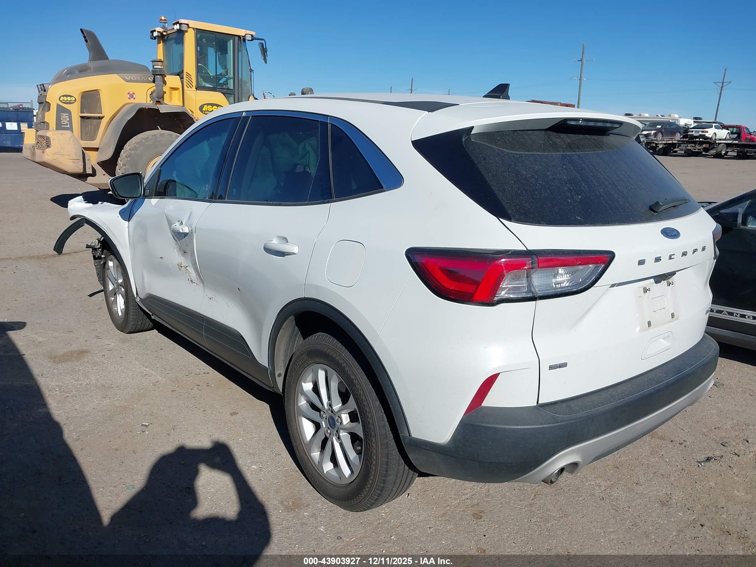 FORD ESCAPE image 3