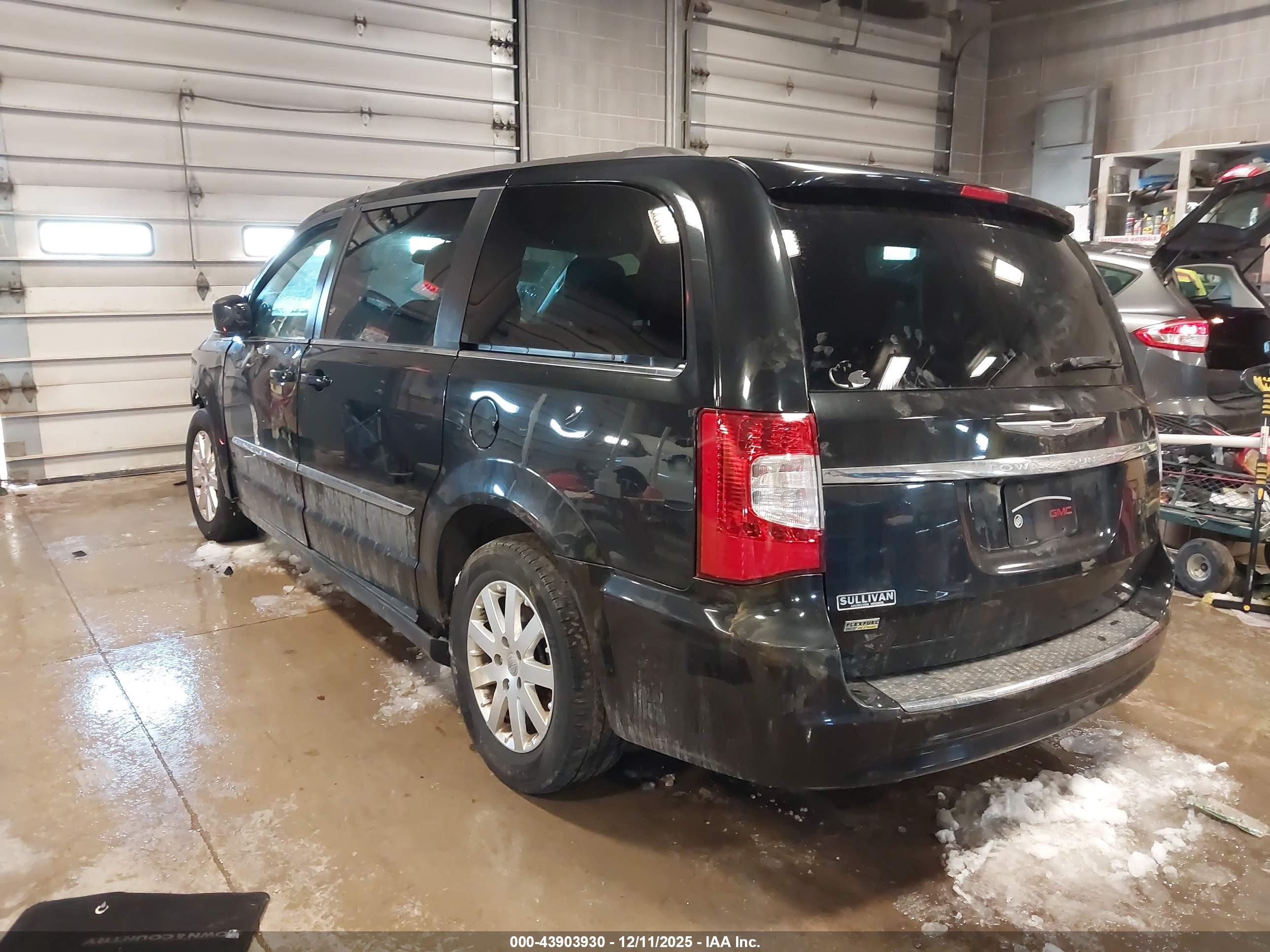 CHRYSLER TOWN image 3