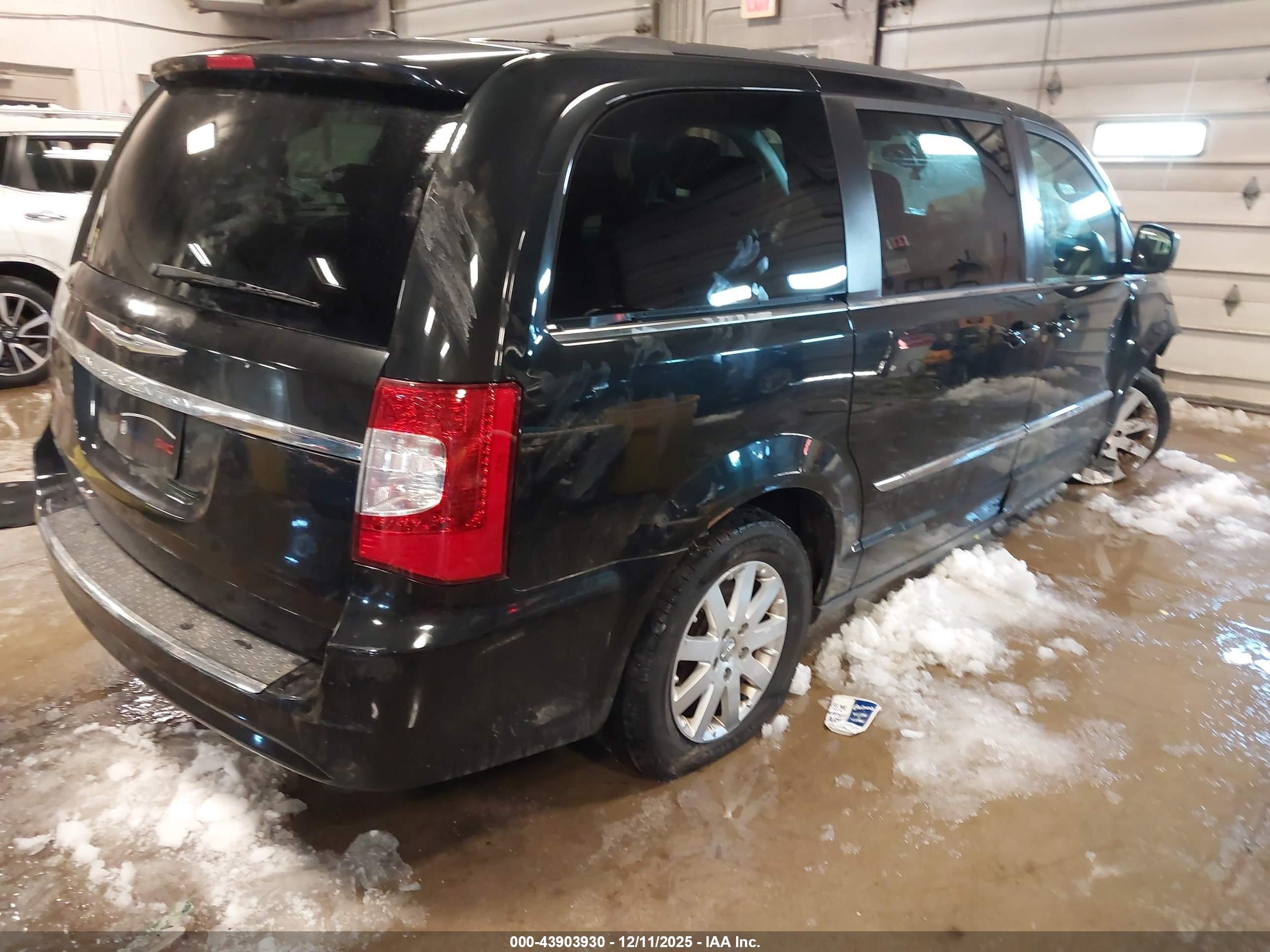 CHRYSLER TOWN image 4
