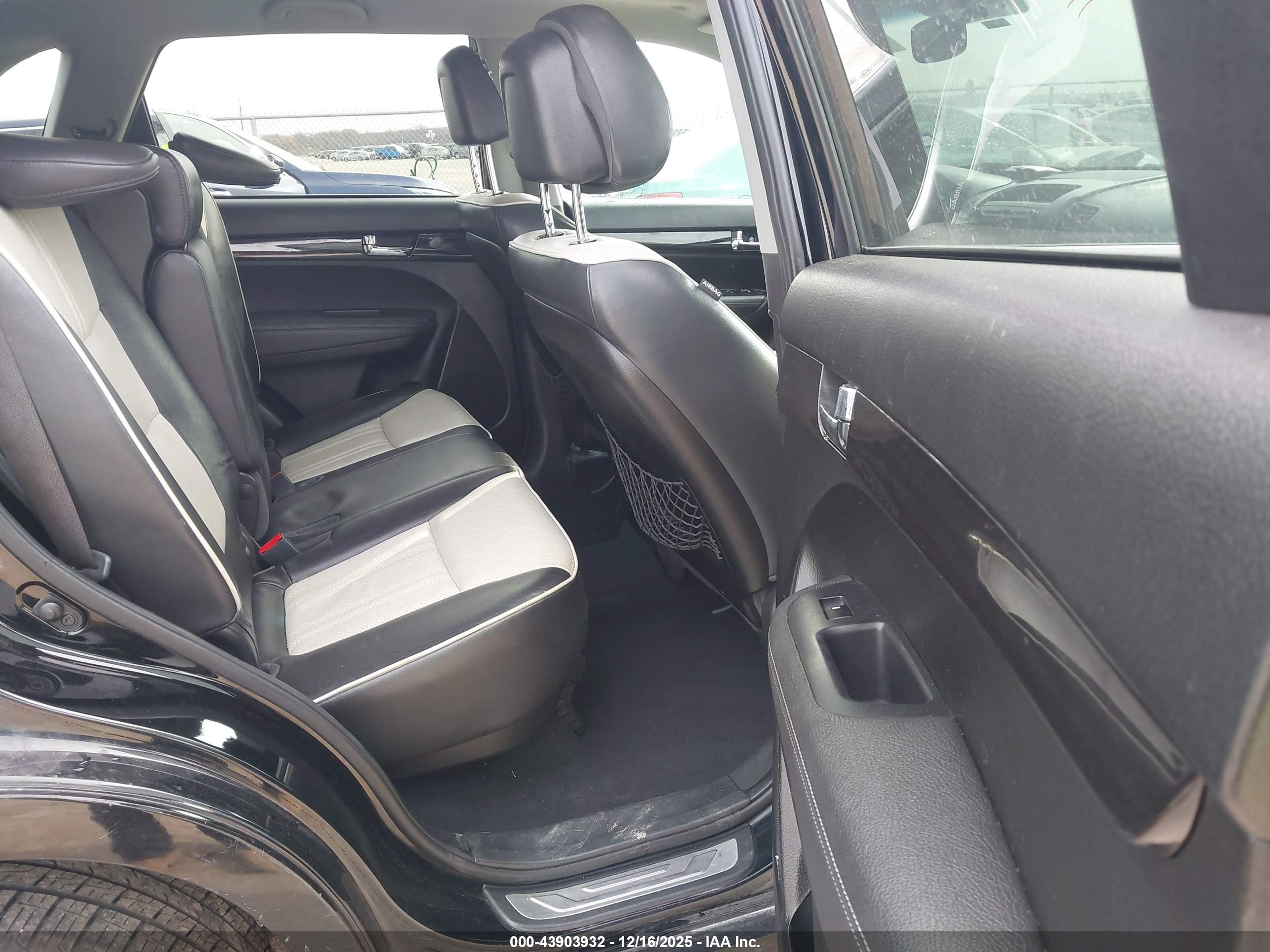 KIA SORENTO image 8