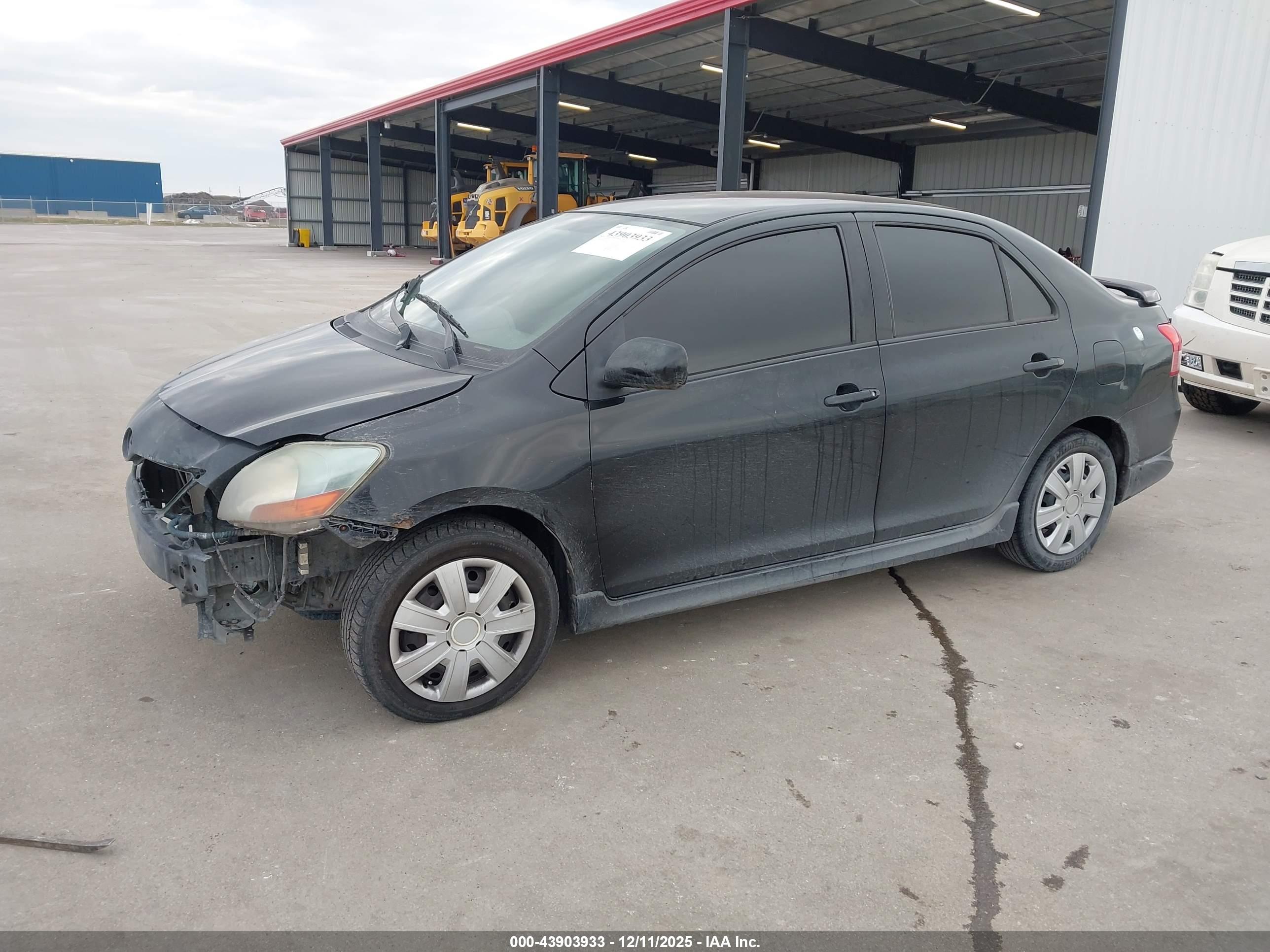 TOYOTA YARIS image 2