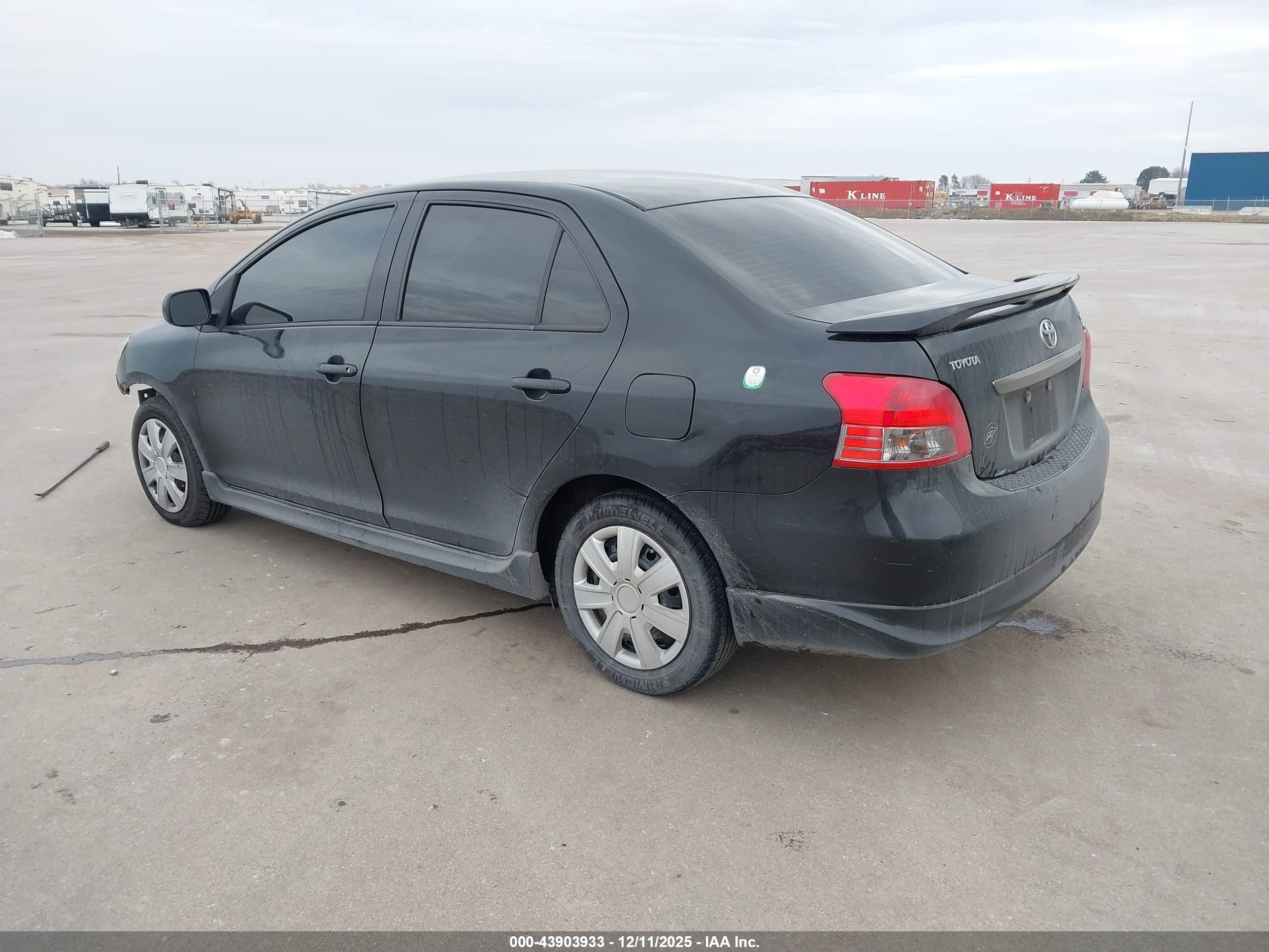 TOYOTA YARIS image 3