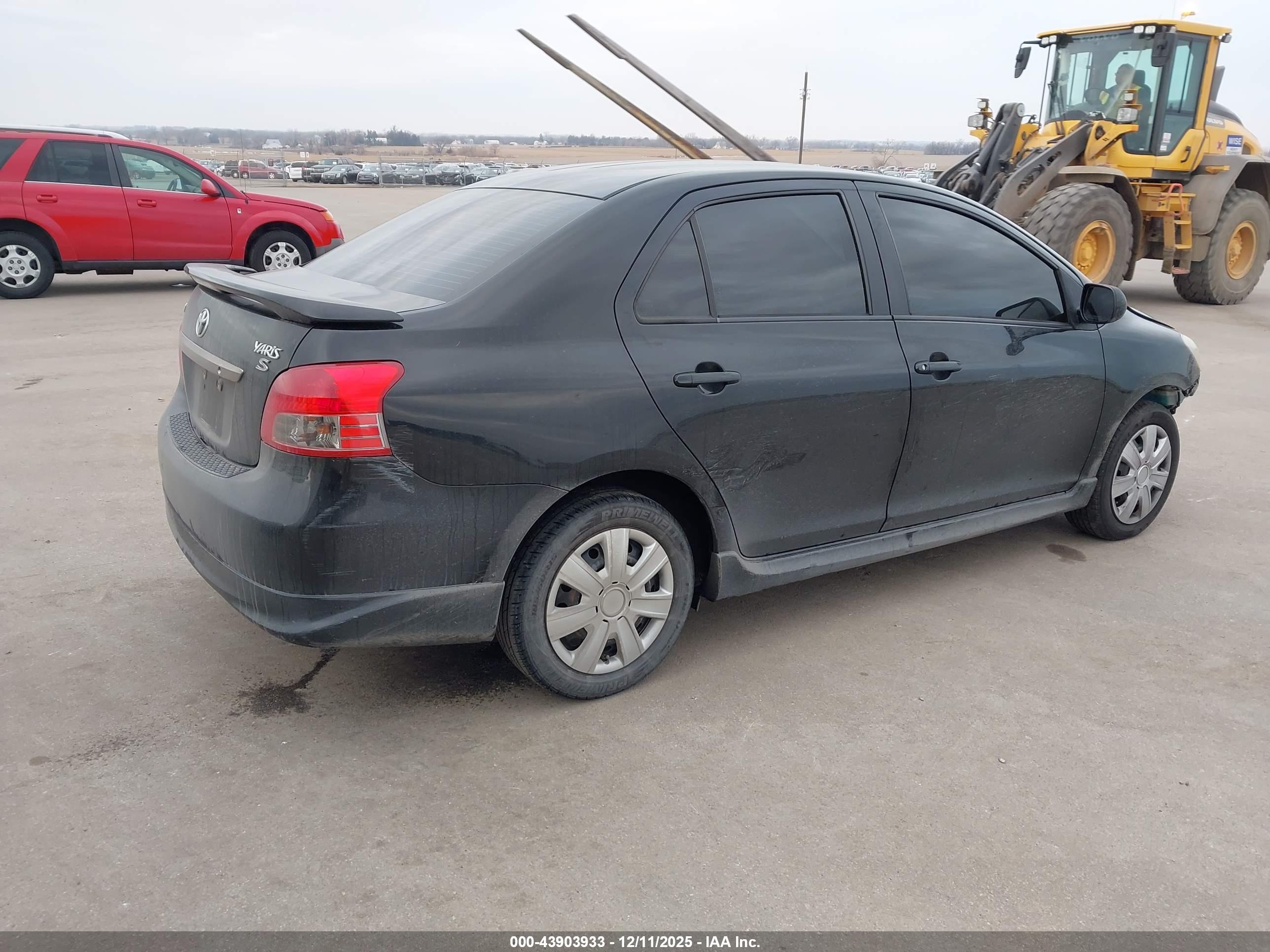 TOYOTA YARIS image 4