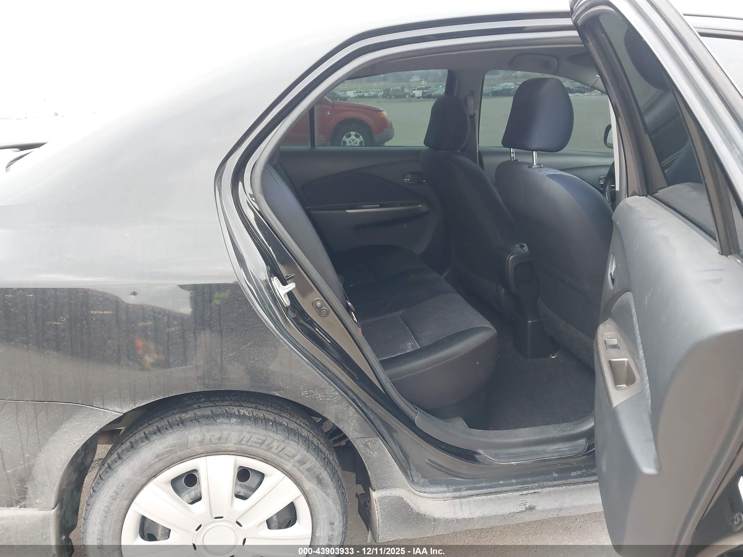 TOYOTA YARIS image 8