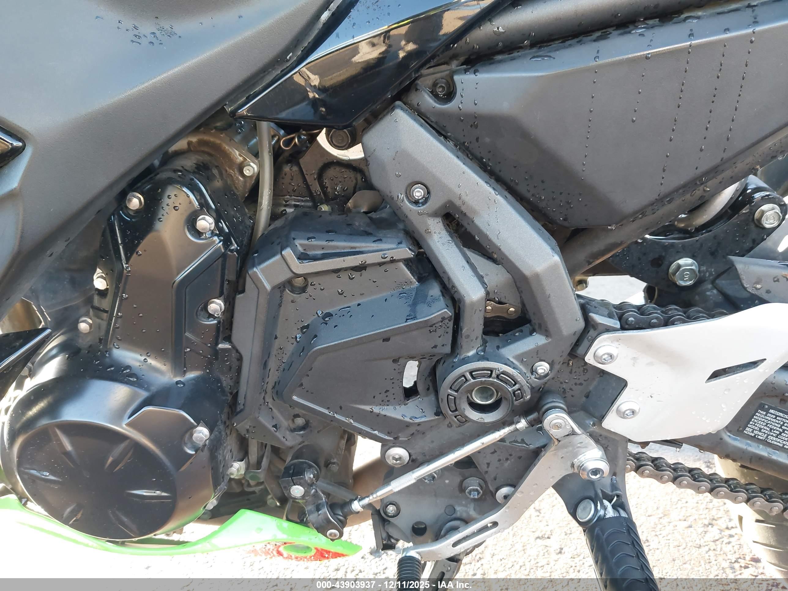 KAWASAKI EX650 image 9