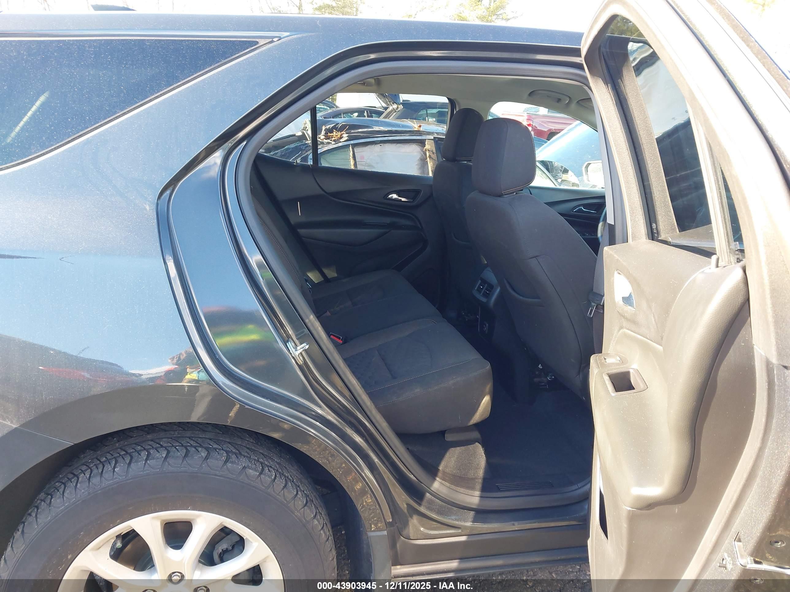 CHEVROLET EQUINOX image 8