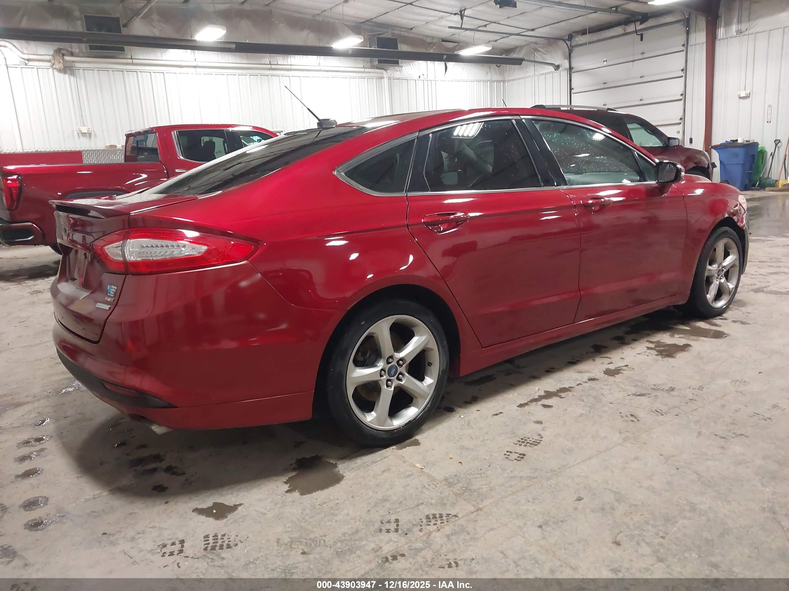 FORD FUSION image 4