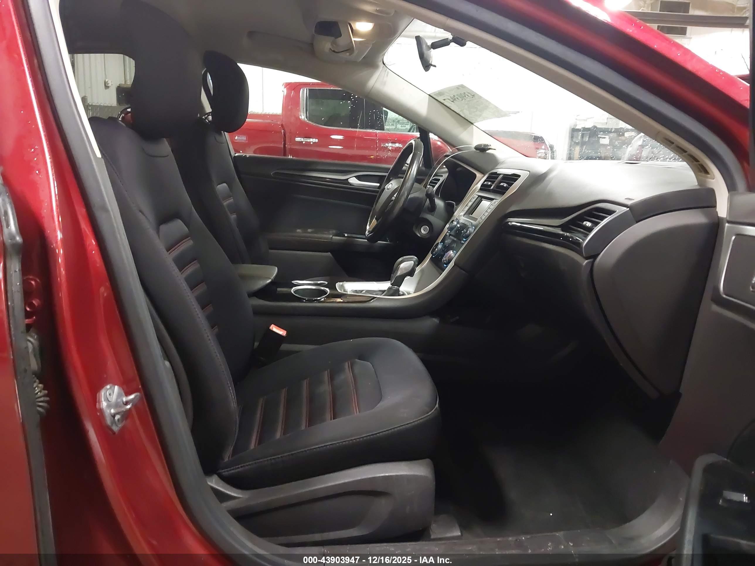 FORD FUSION image 5