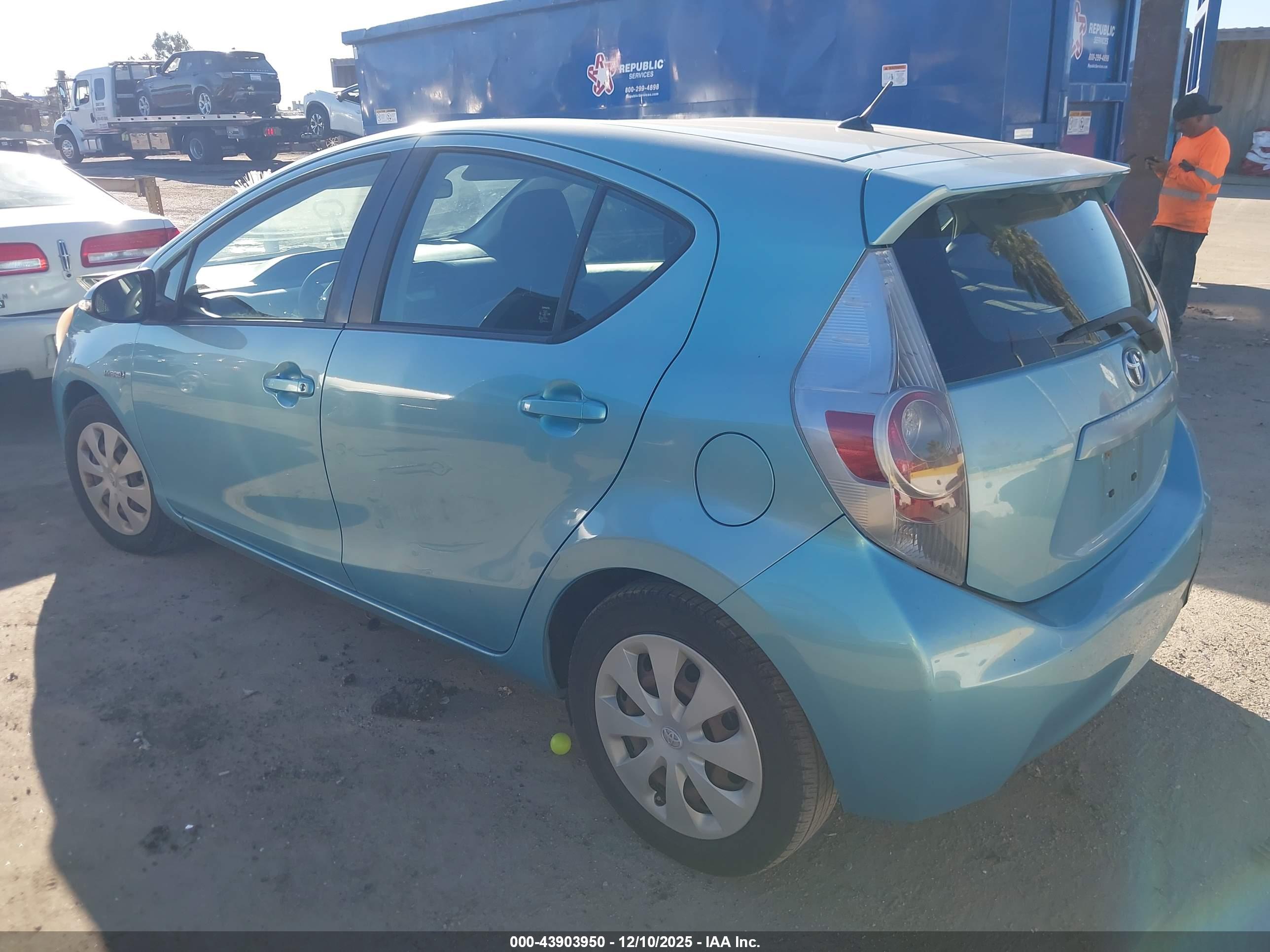 TOYOTA PRIUS image 3