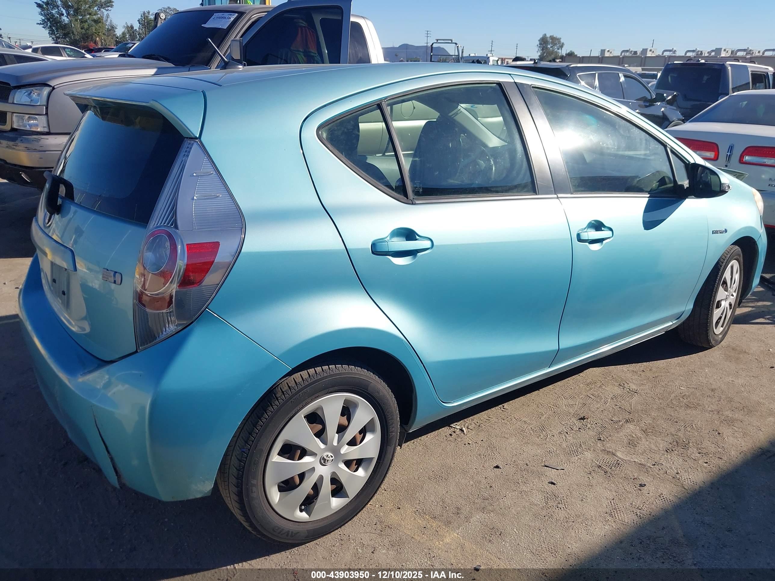 TOYOTA PRIUS image 4
