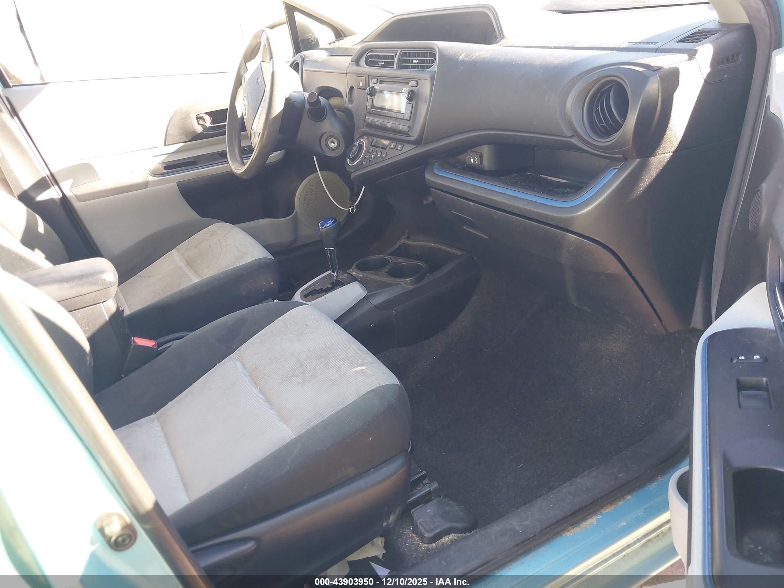 TOYOTA PRIUS image 5