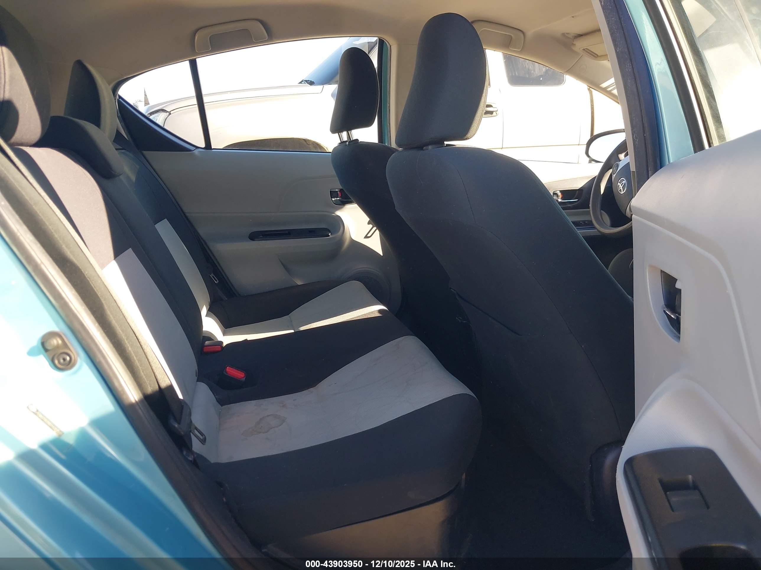 TOYOTA PRIUS image 8