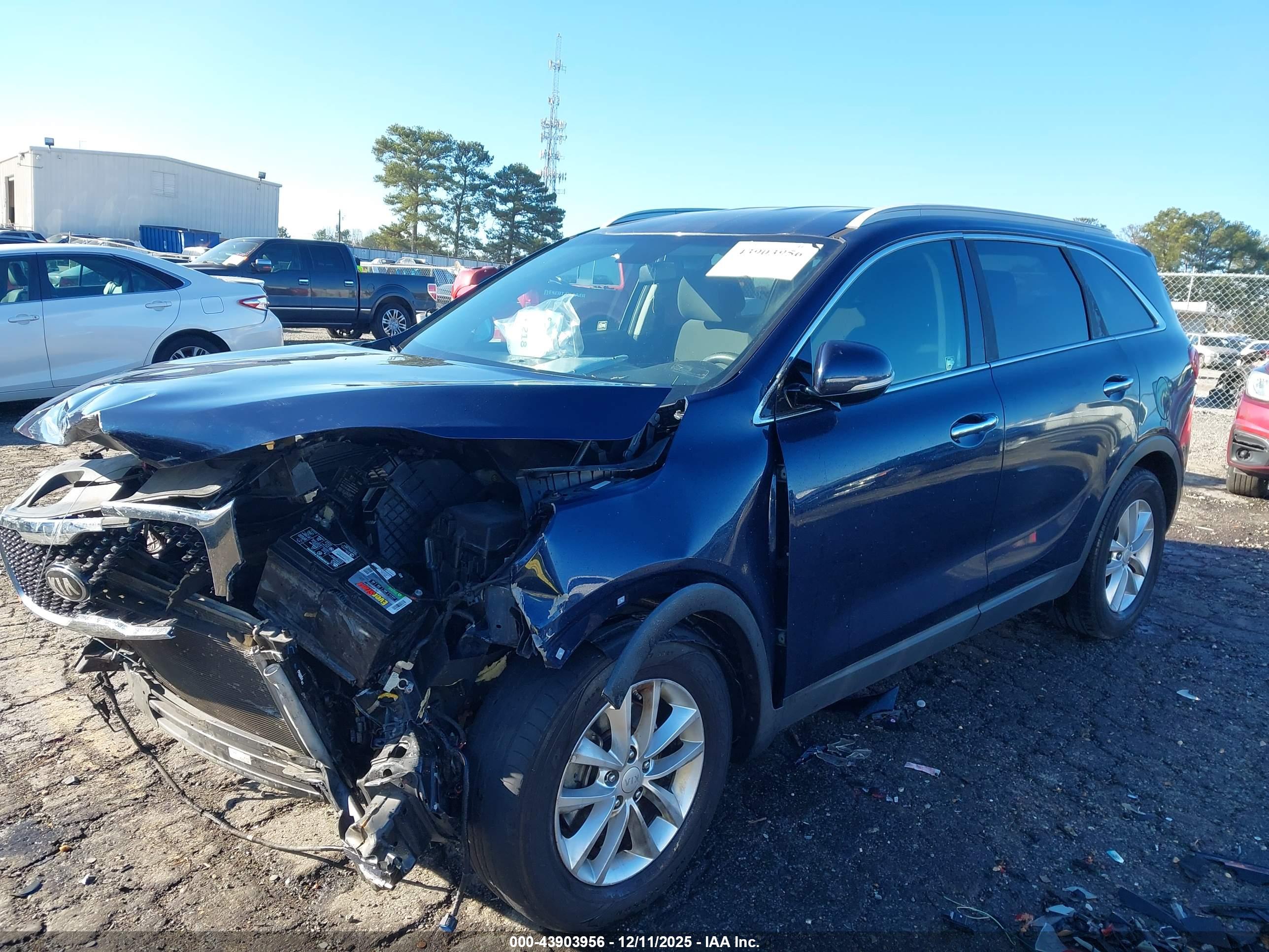KIA SORENTO image 2