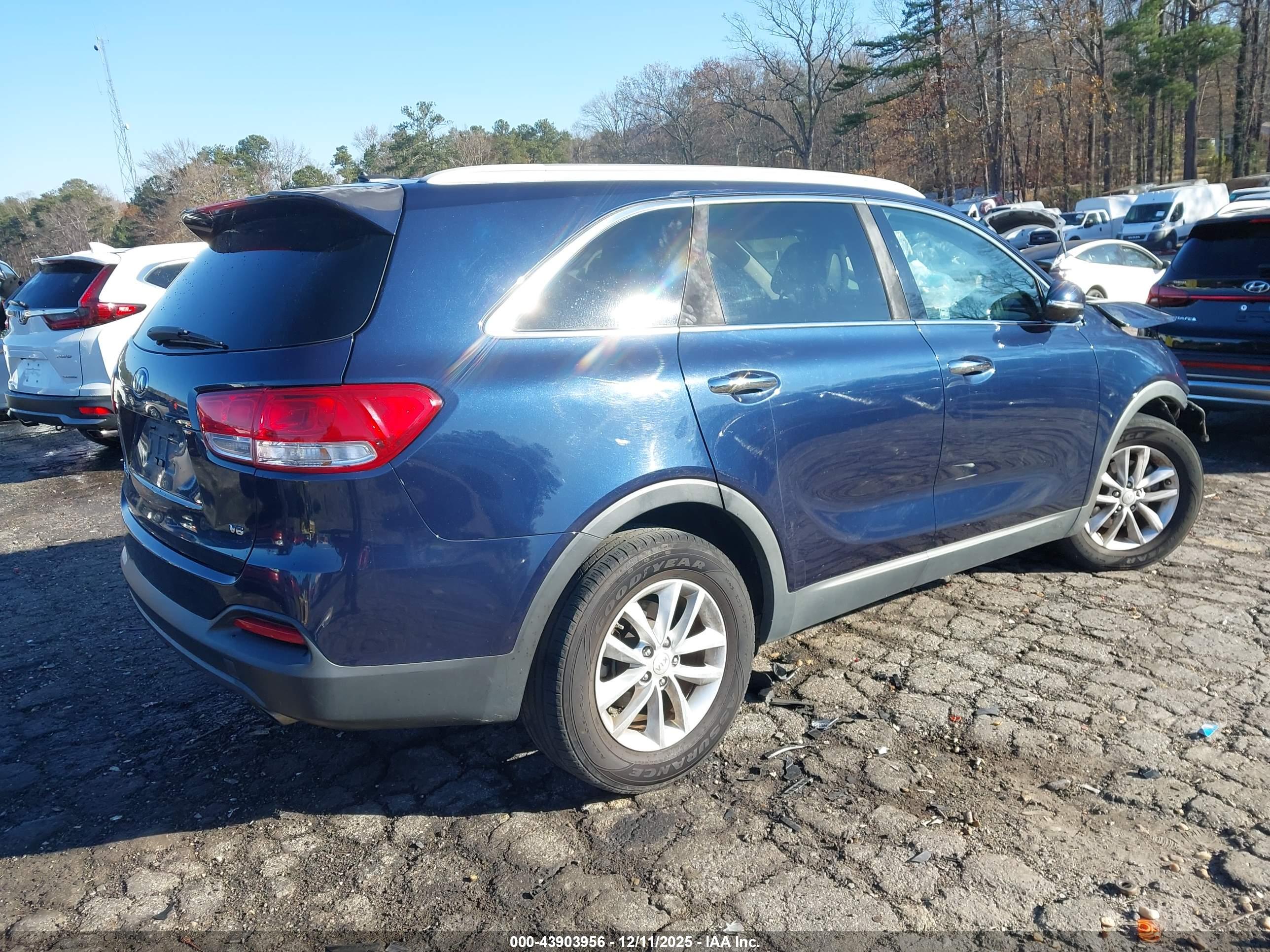 KIA SORENTO image 4