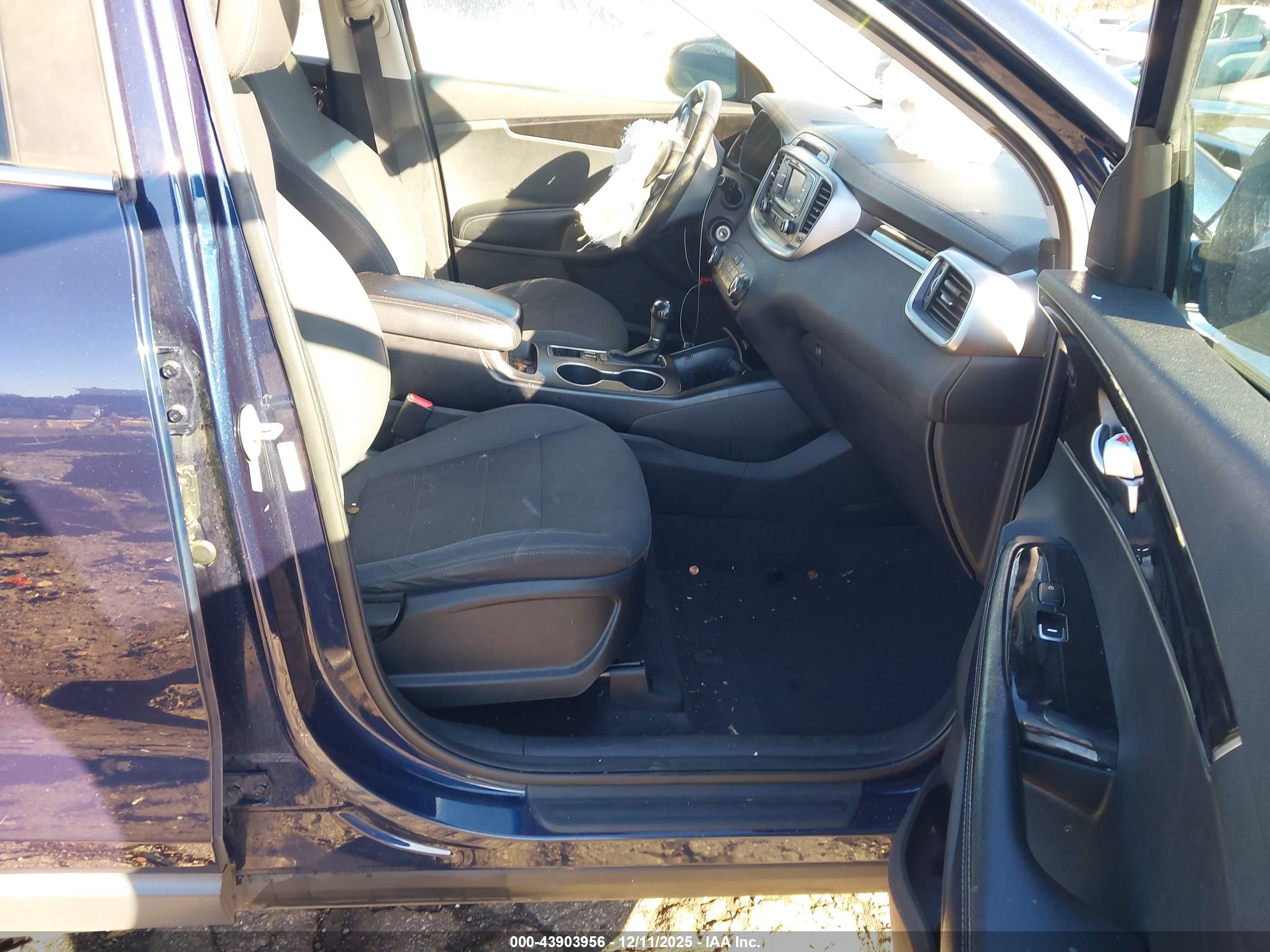 KIA SORENTO image 5