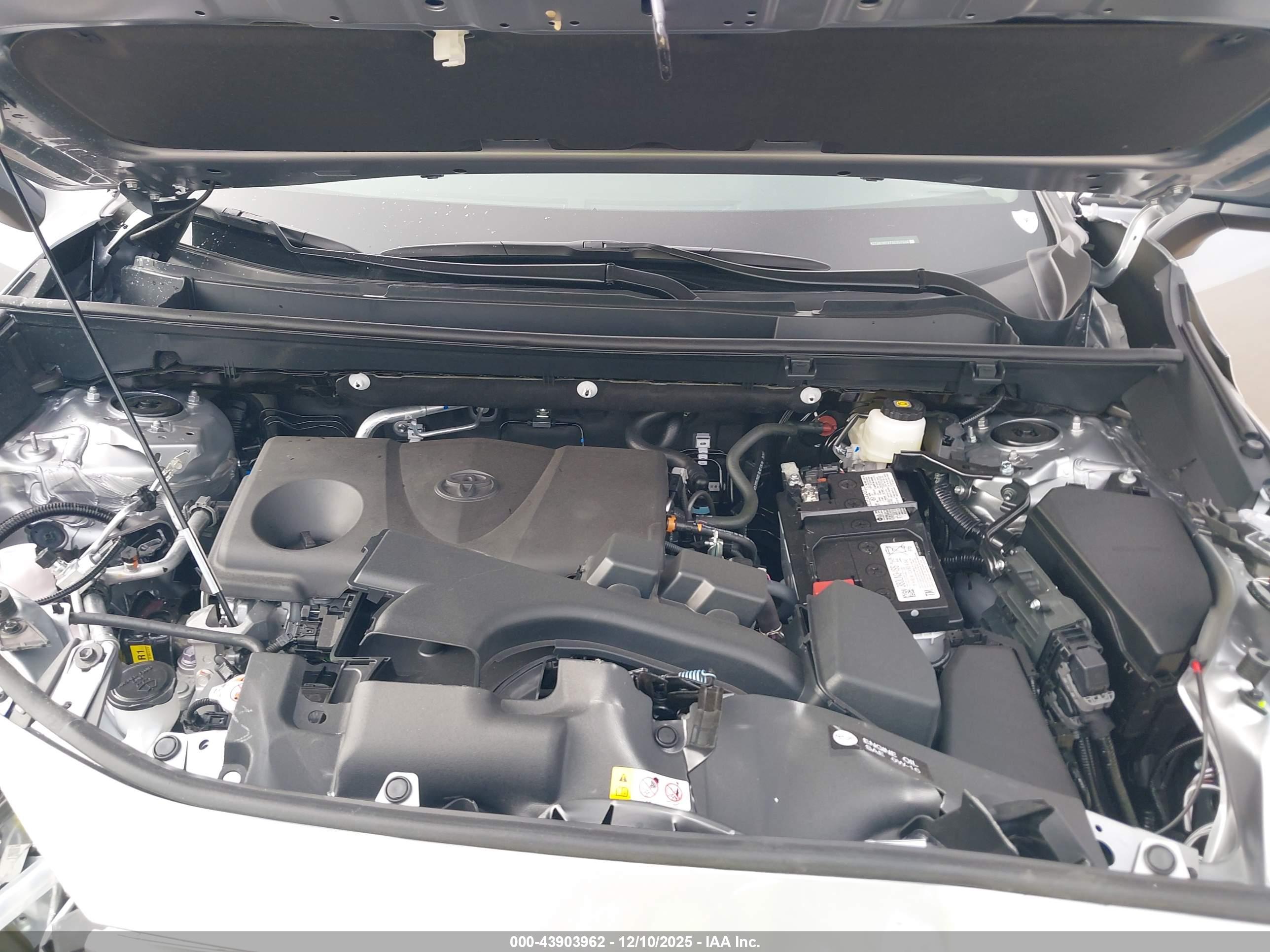 TOYOTA RAV4 image 10