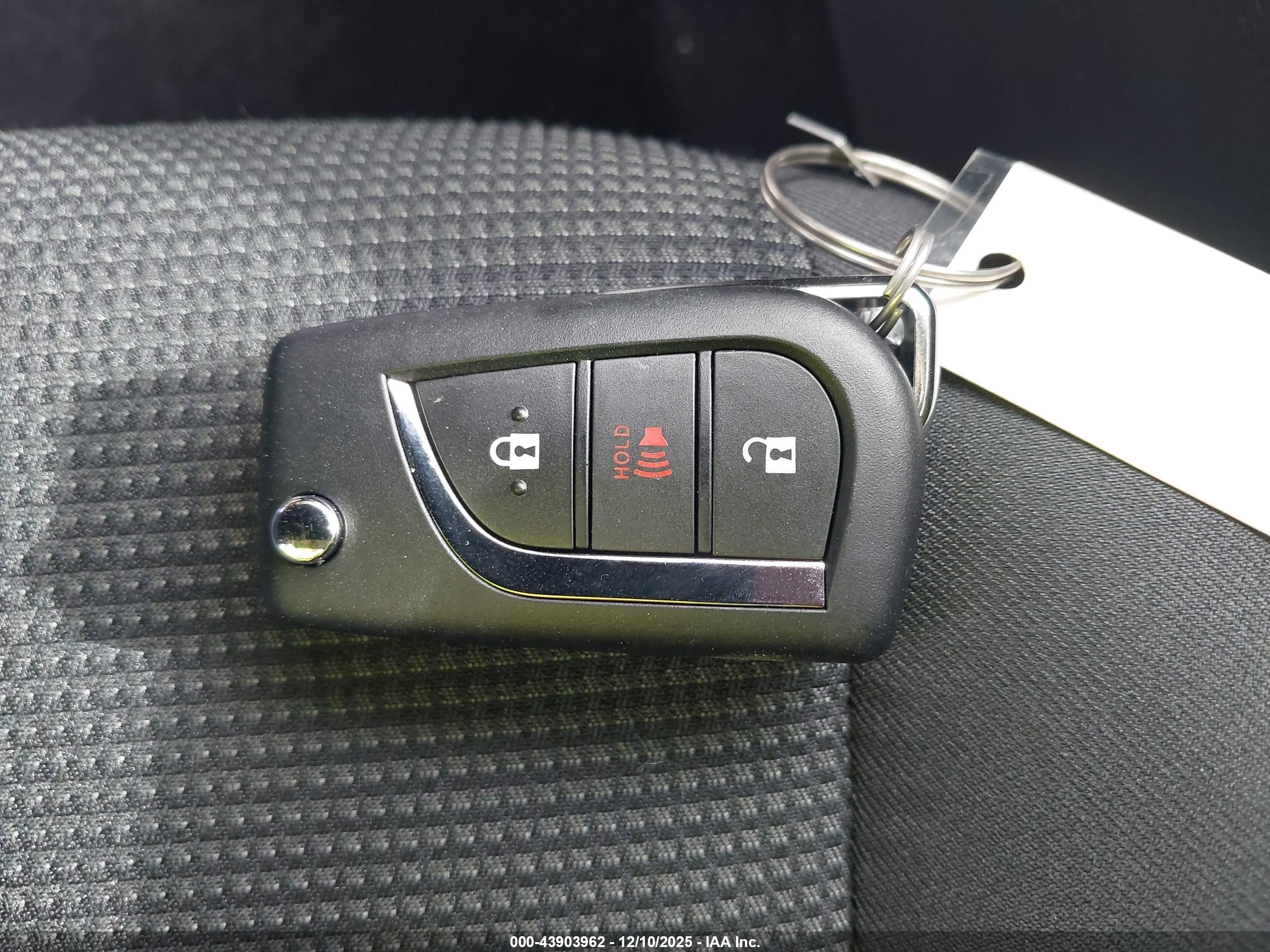 TOYOTA RAV4 image 11