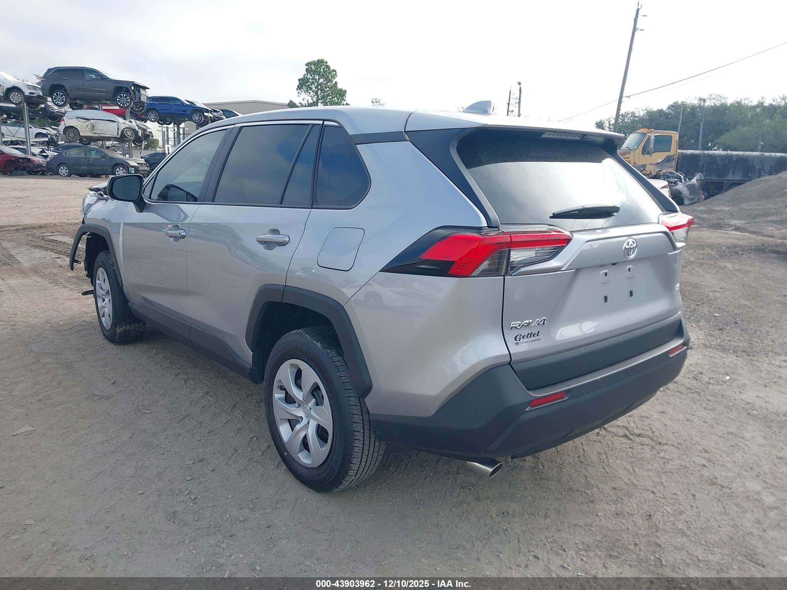 TOYOTA RAV4 image 3