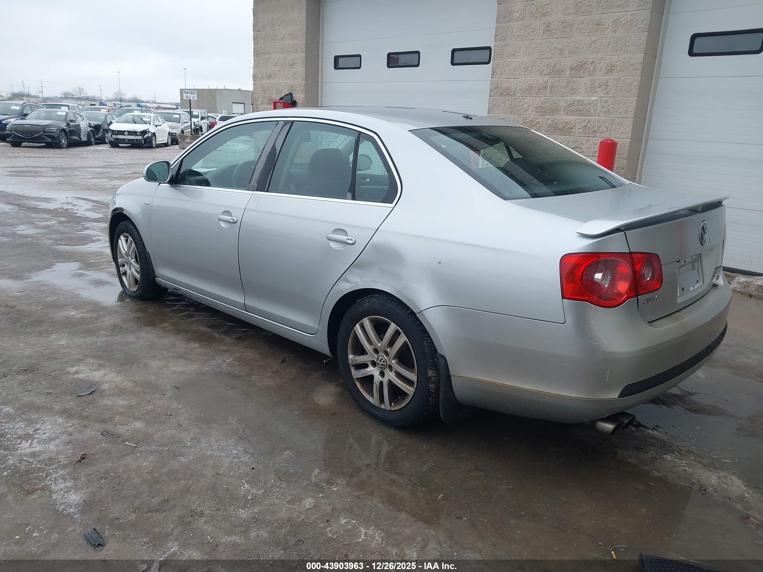 VOLKSWAGEN JETTA image 3