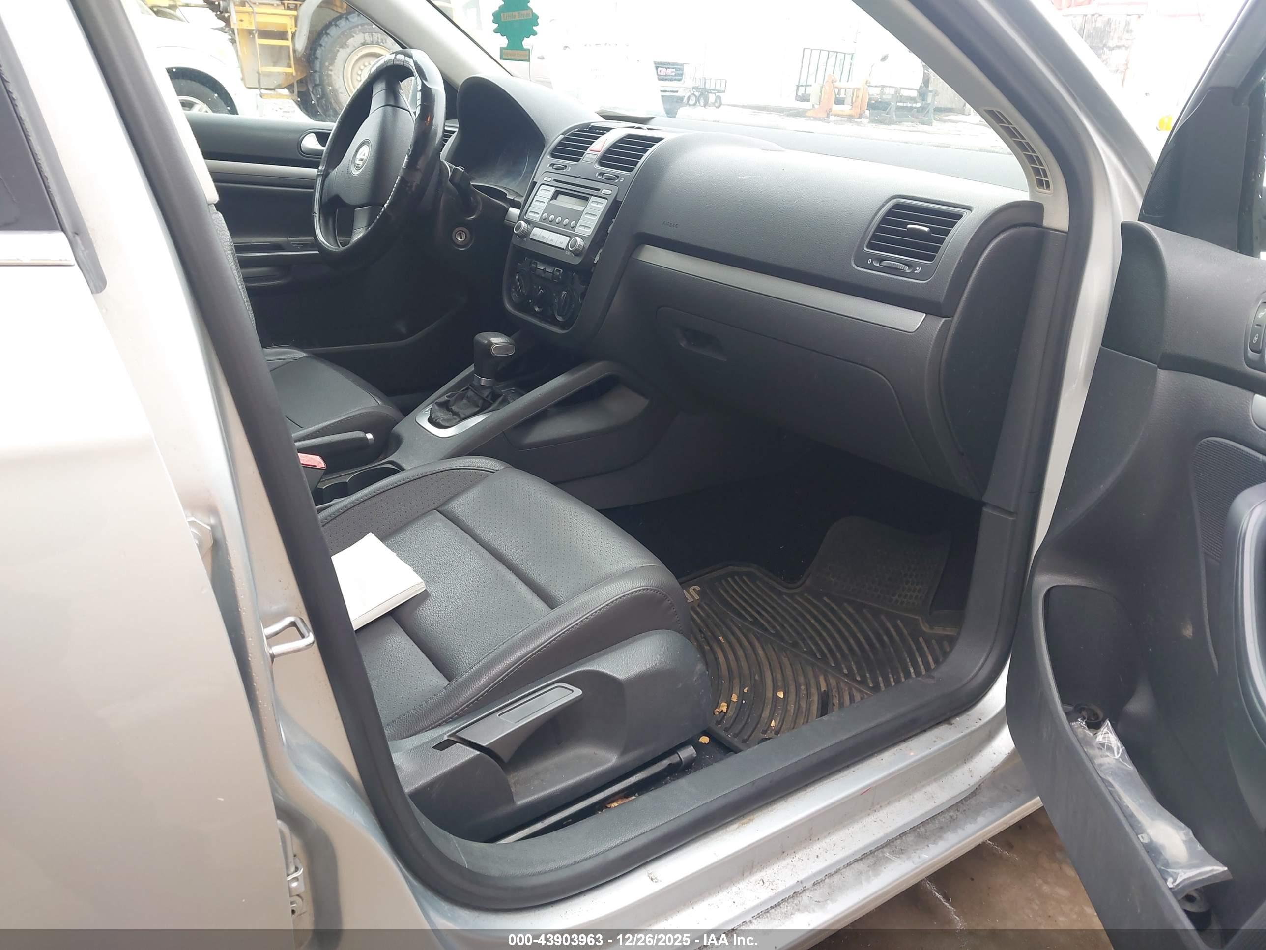 VOLKSWAGEN JETTA image 5