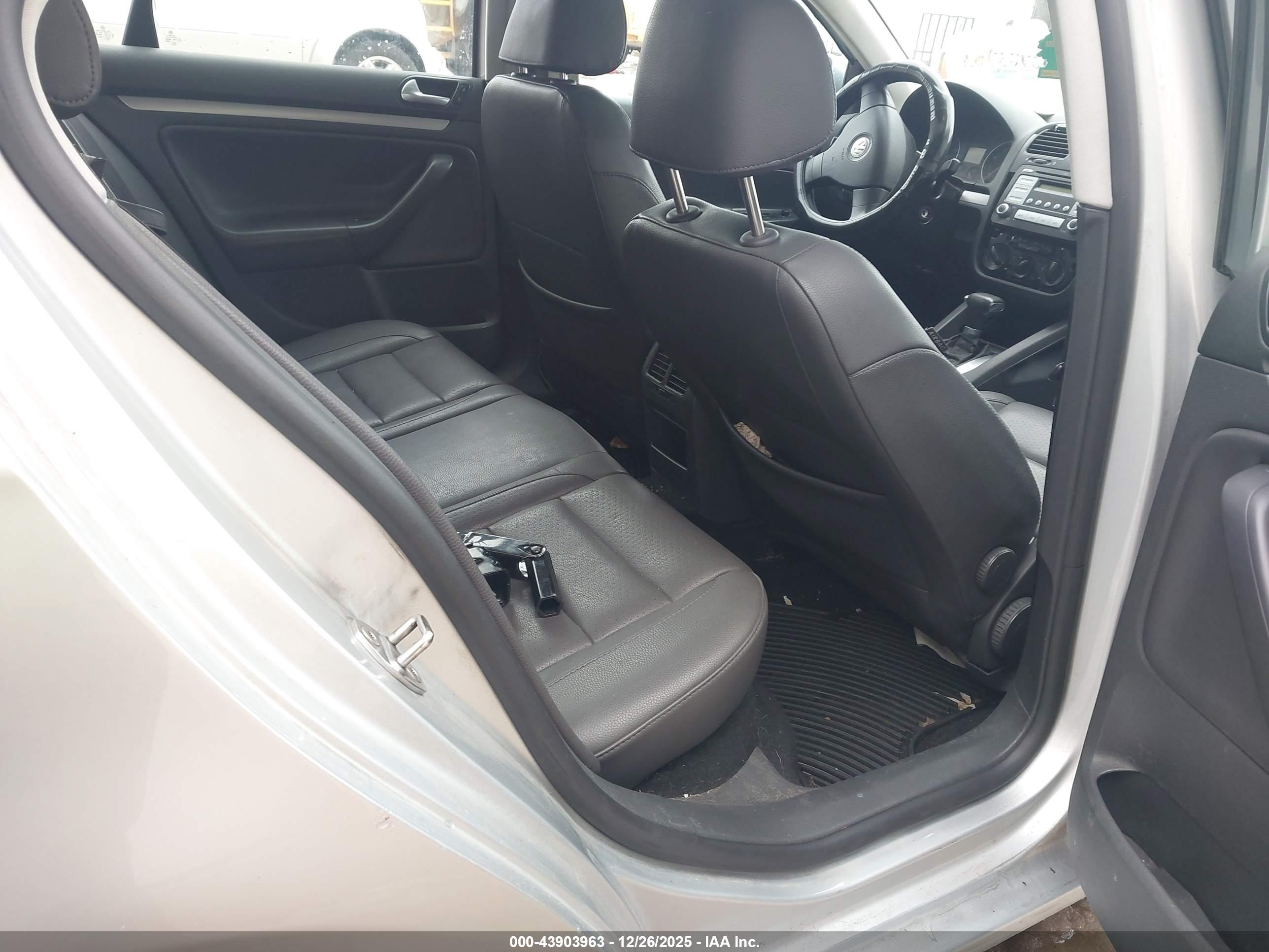 VOLKSWAGEN JETTA image 8