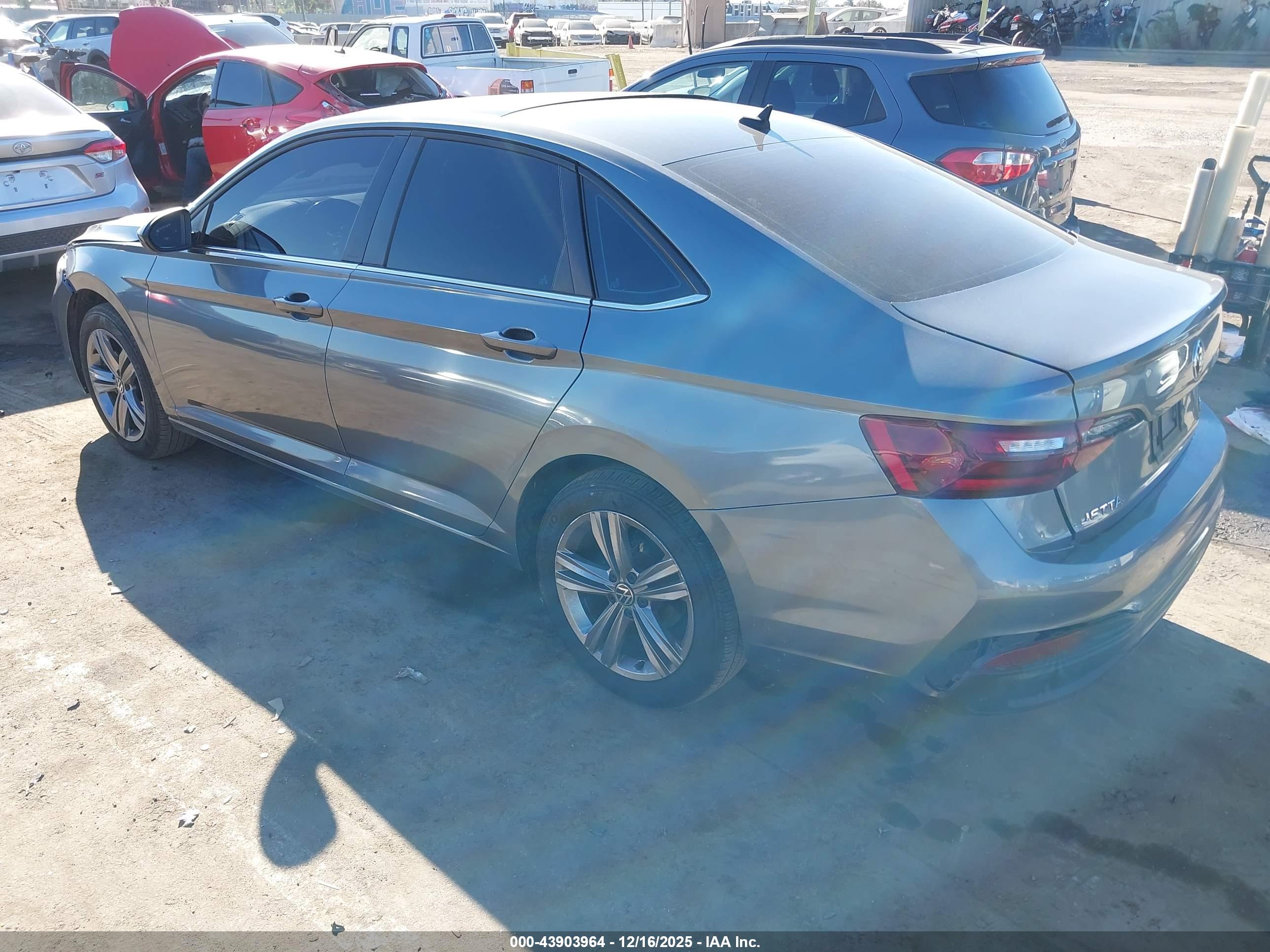 VOLKSWAGEN JETTA image 3