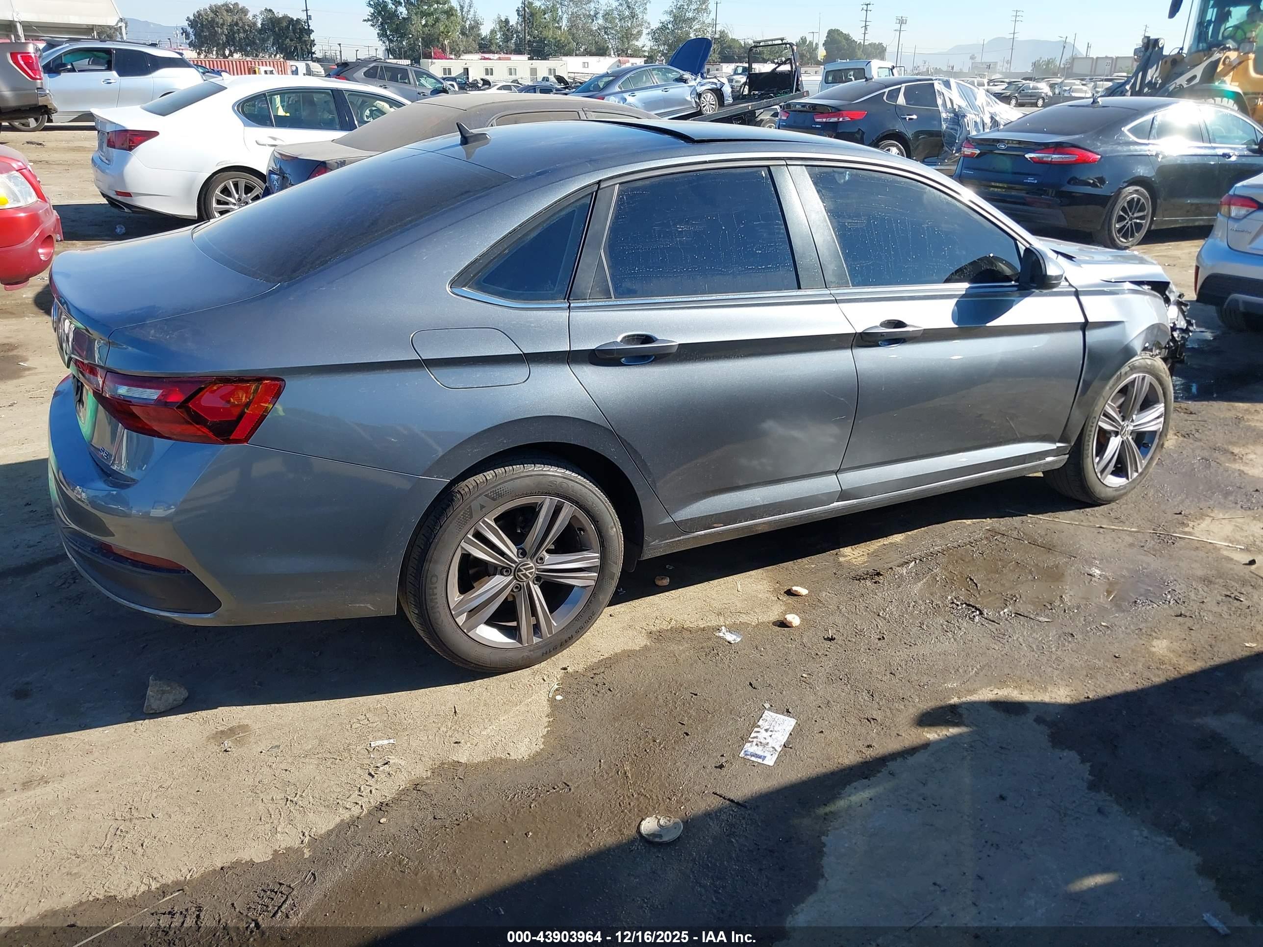 VOLKSWAGEN JETTA image 4