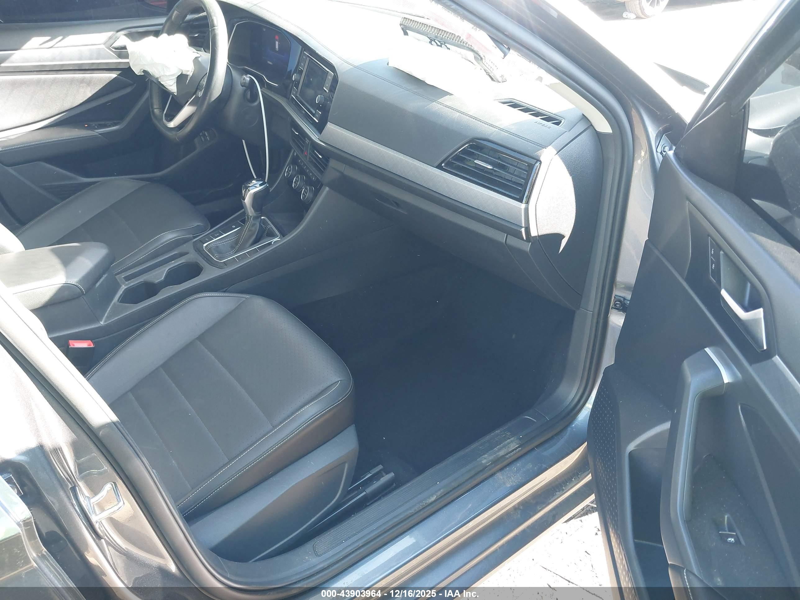 VOLKSWAGEN JETTA image 5
